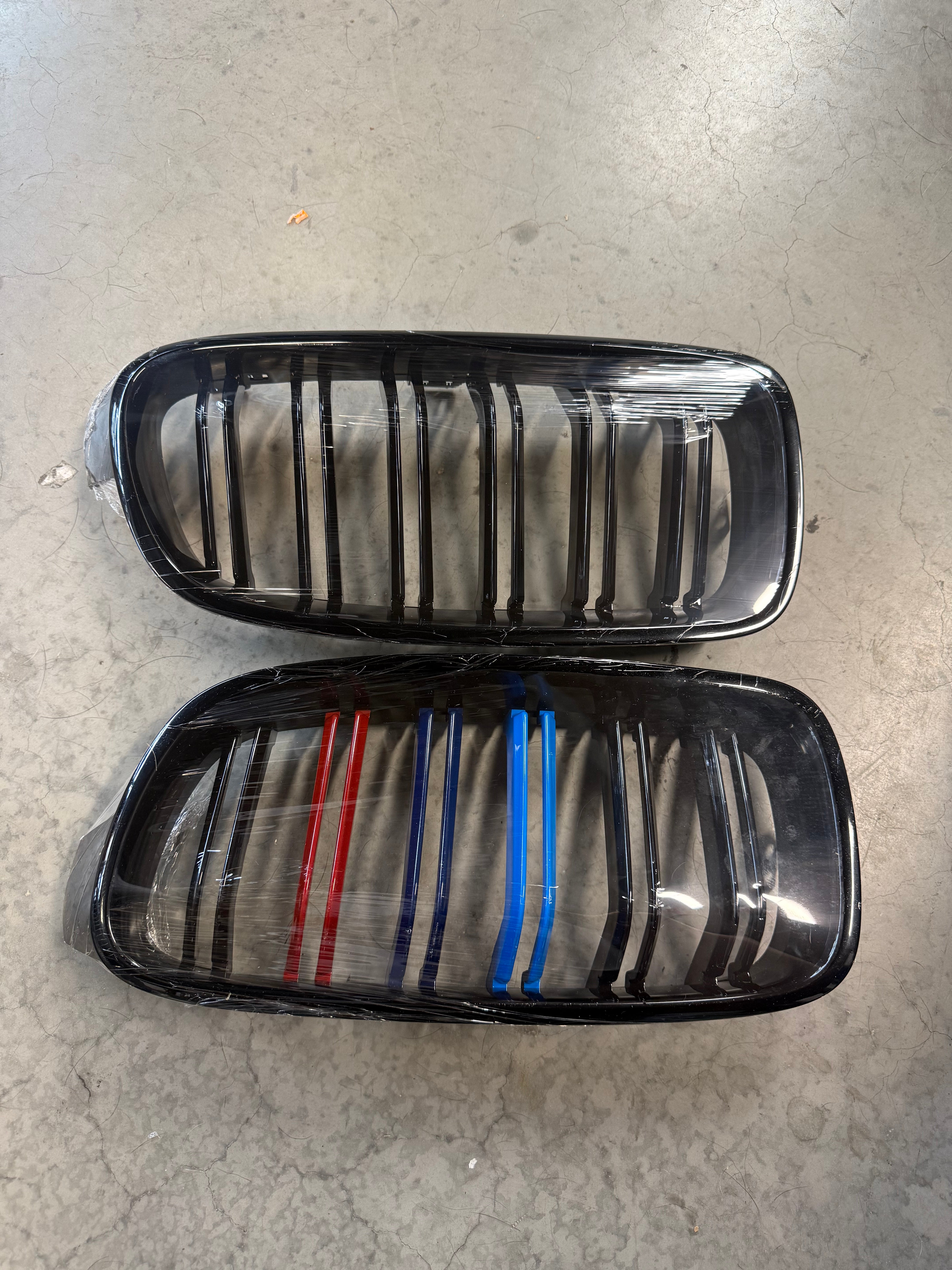 **CLEARANCE**Double Slat Kidney Grilles Pair For BMW 3 Series F30 / F31 / F35 (2012-2019 Models)