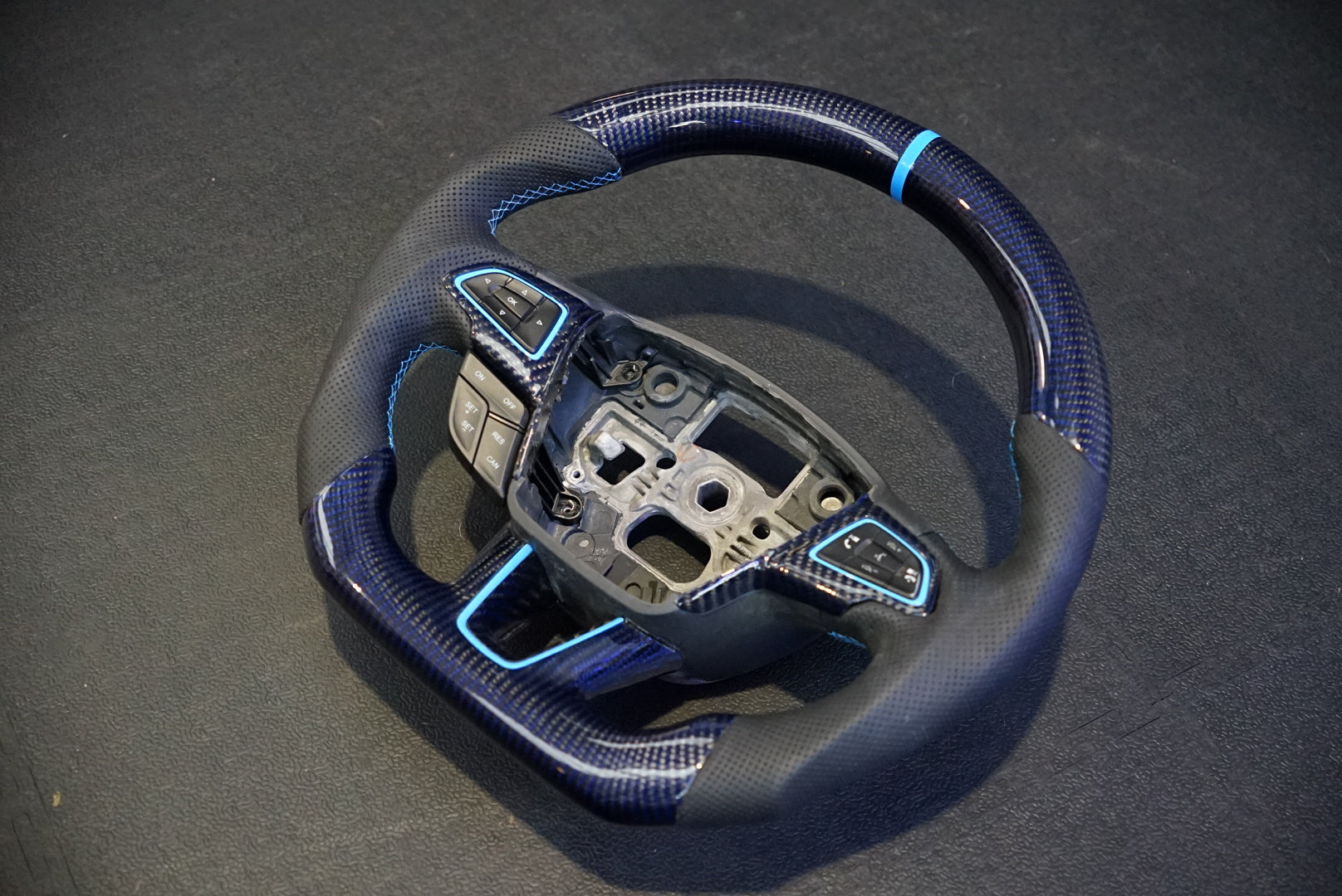 Ford Focus MK3/3.5 Carbon Fibre Steering Wheel 2011 - 2018 - SWFOCMKIII5
