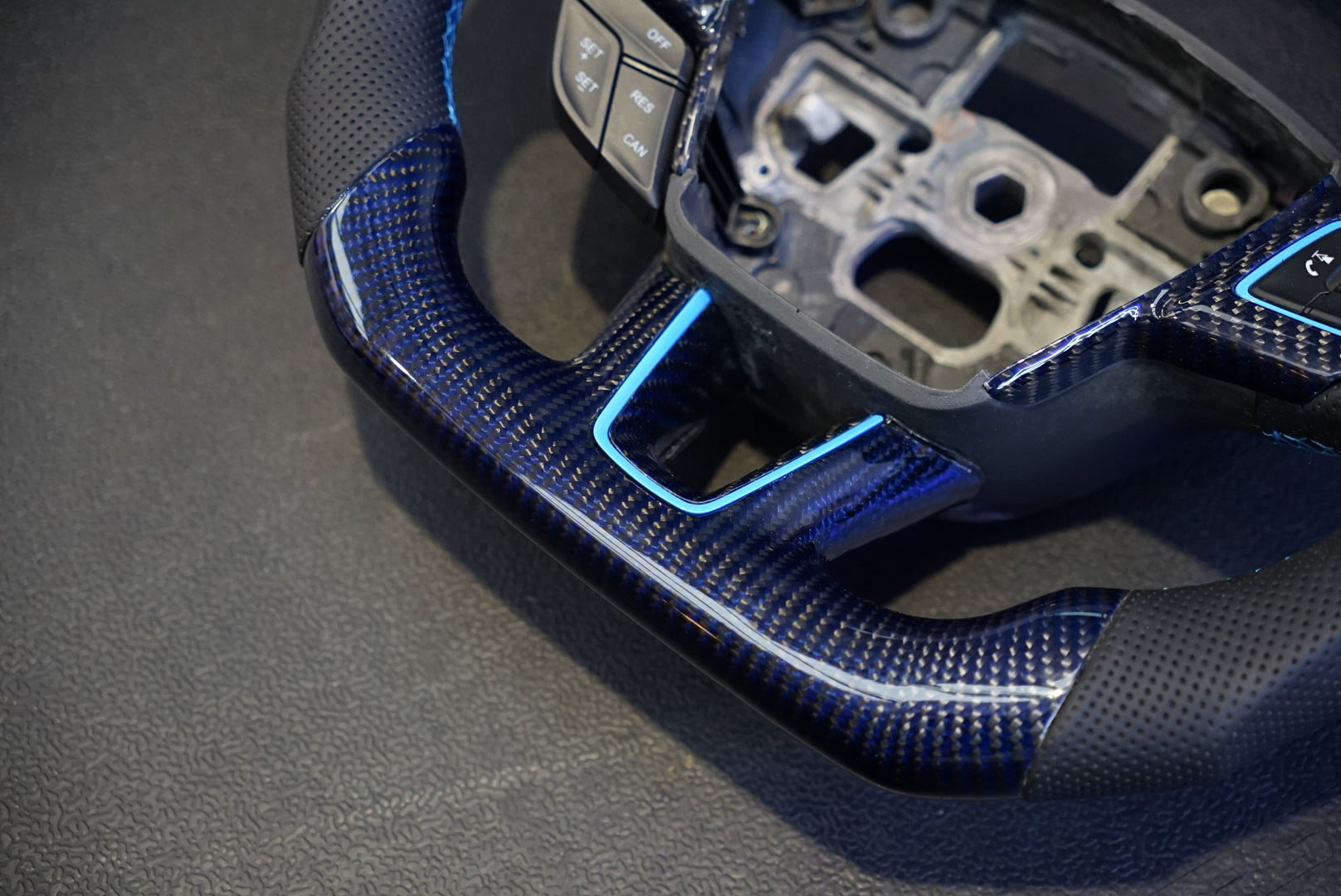 Ford Focus MK3/3.5 Carbon Fibre Steering Wheel 2011 - 2018 - SWFOCMKIII5