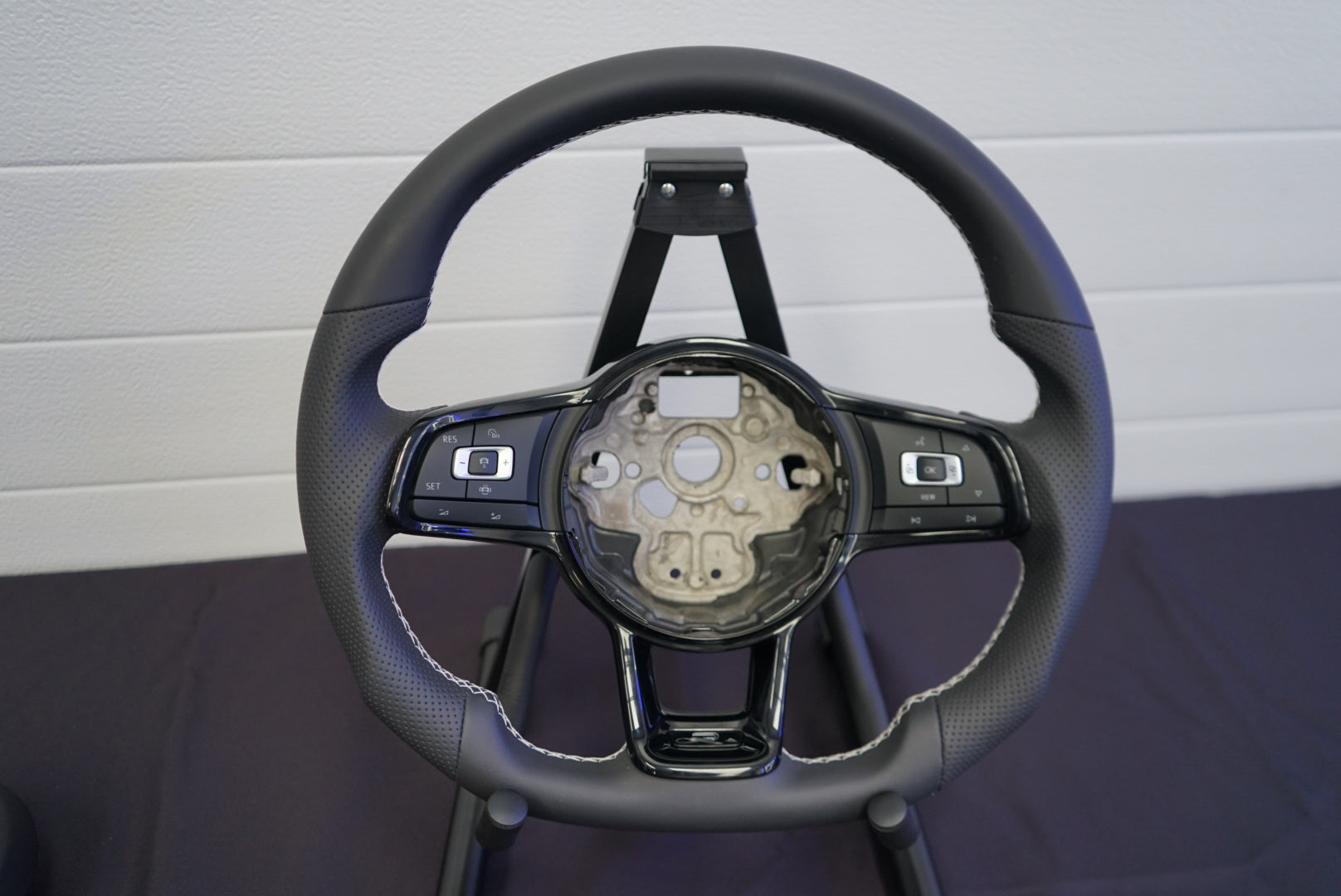 Volkswagen Golf MK7 / MK7.5 Polo MK5 / MK6 Custom Steering Wheel - SWVWGTIR36