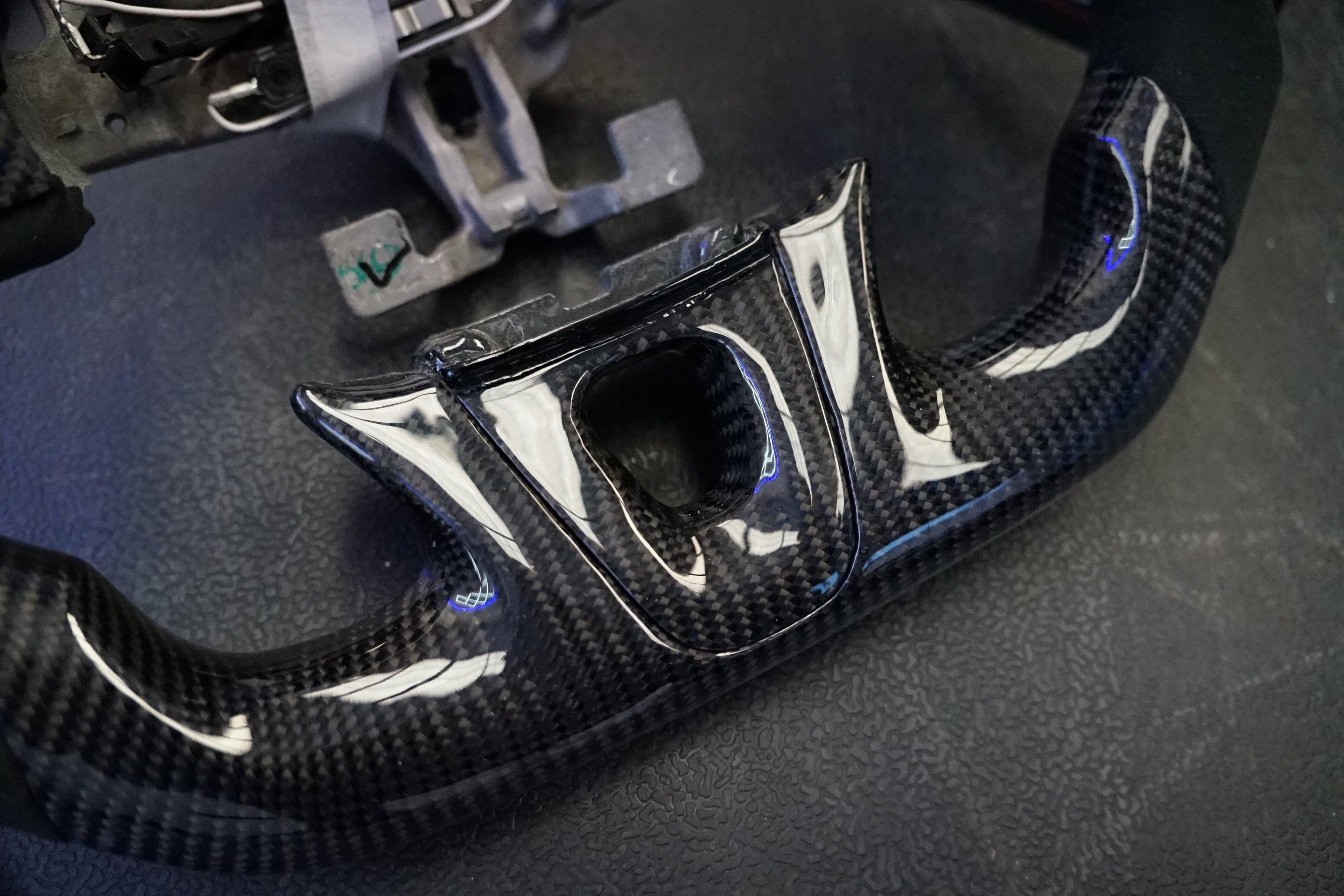 Renault Megane / Clio Carbon Fibre Steering Wheel (IN STOCK) | SWRENMAG1