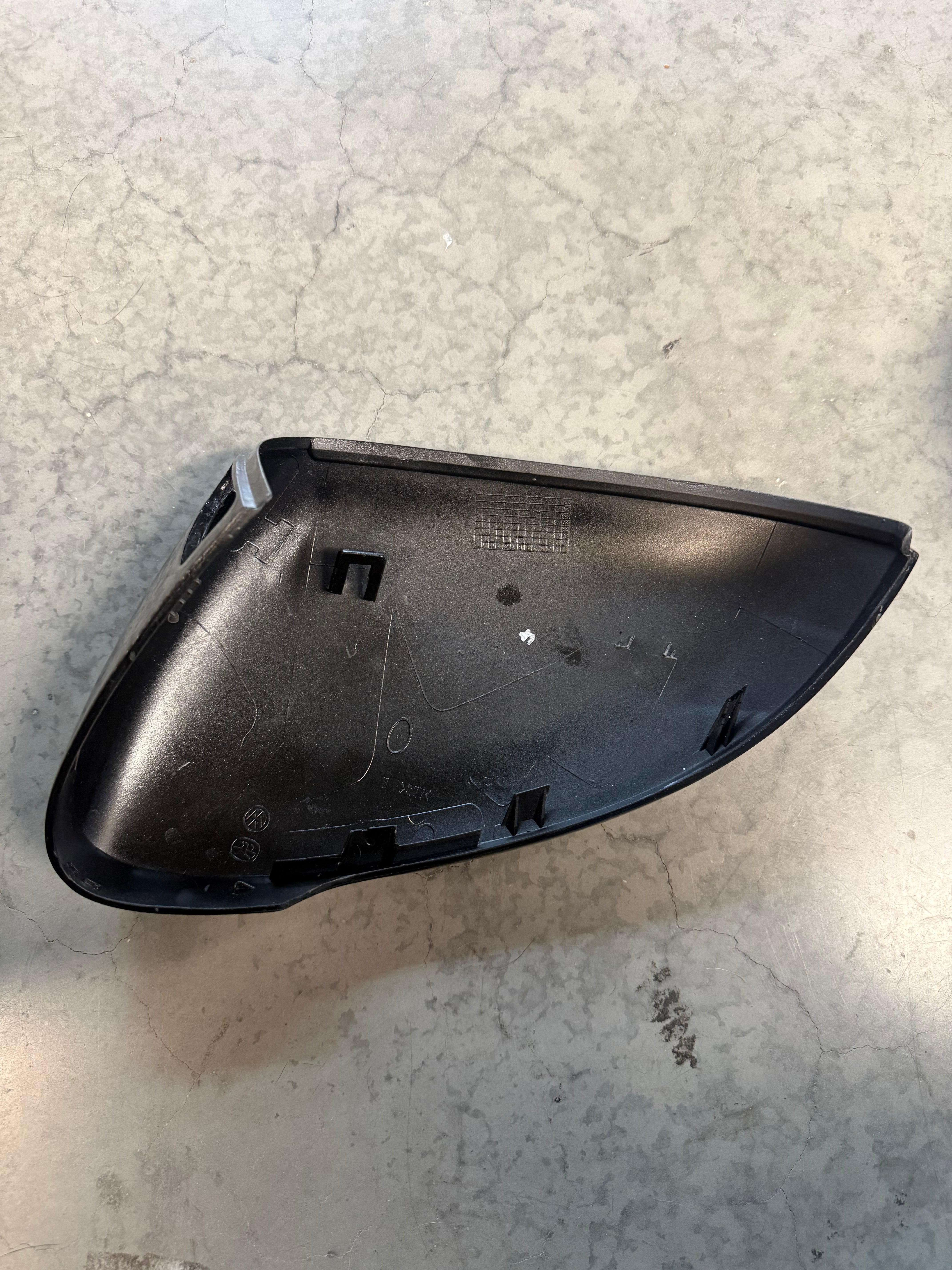 **CLEARANCE**Volkswagen VW Golf MK8 / ID3 Genuine Carbon Fibre Replacement Wing Mirror Covers (2020+)