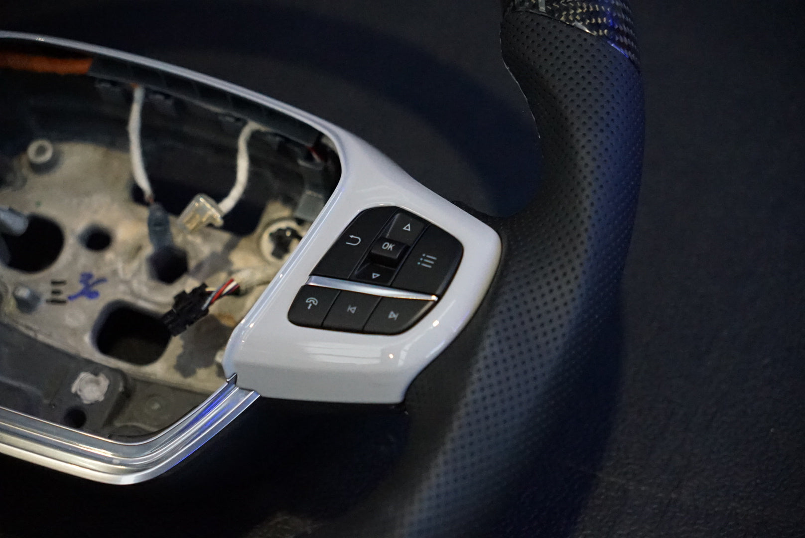 Ford Puma 2023+ Carbon Fibre Custom Steering Wheel (IN STOCK / SWPUMA1)