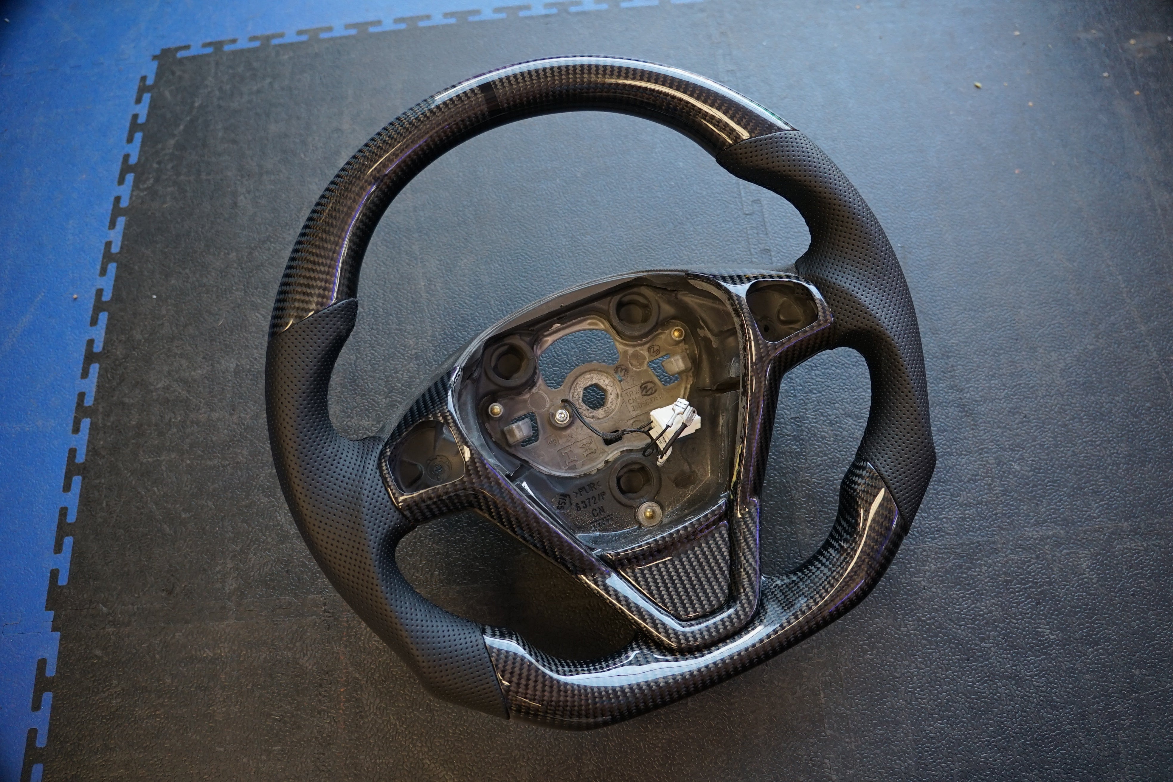 Ford Fiesta MK7 / MK7.5 Carbon Fibre Steering Wheel - SWFIESTA21