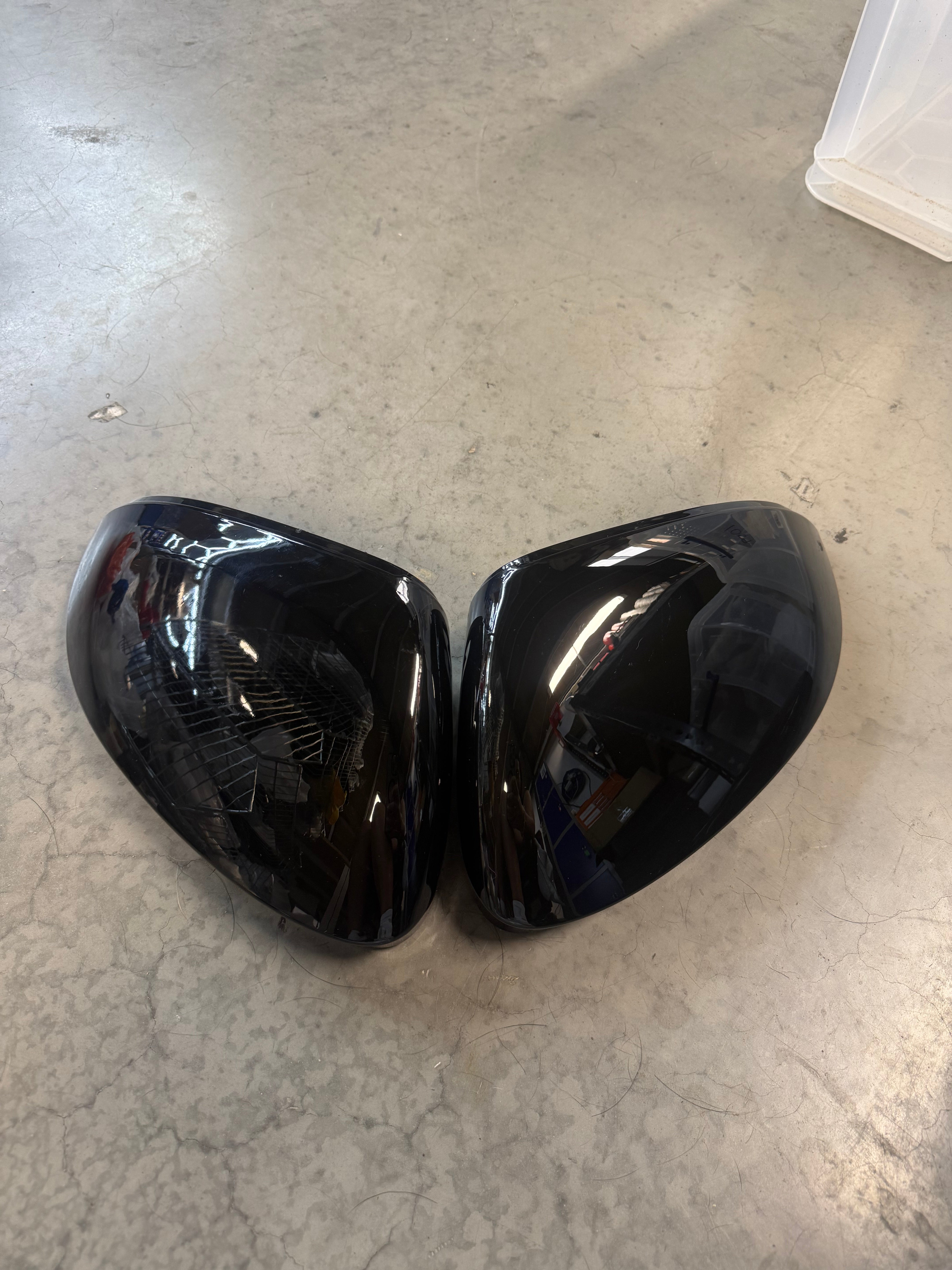 **CLEARANCE**Volkswagen Golf MK8 / ID3 Gloss Black Replacement Mirror Cover Pair (2020+ Models)