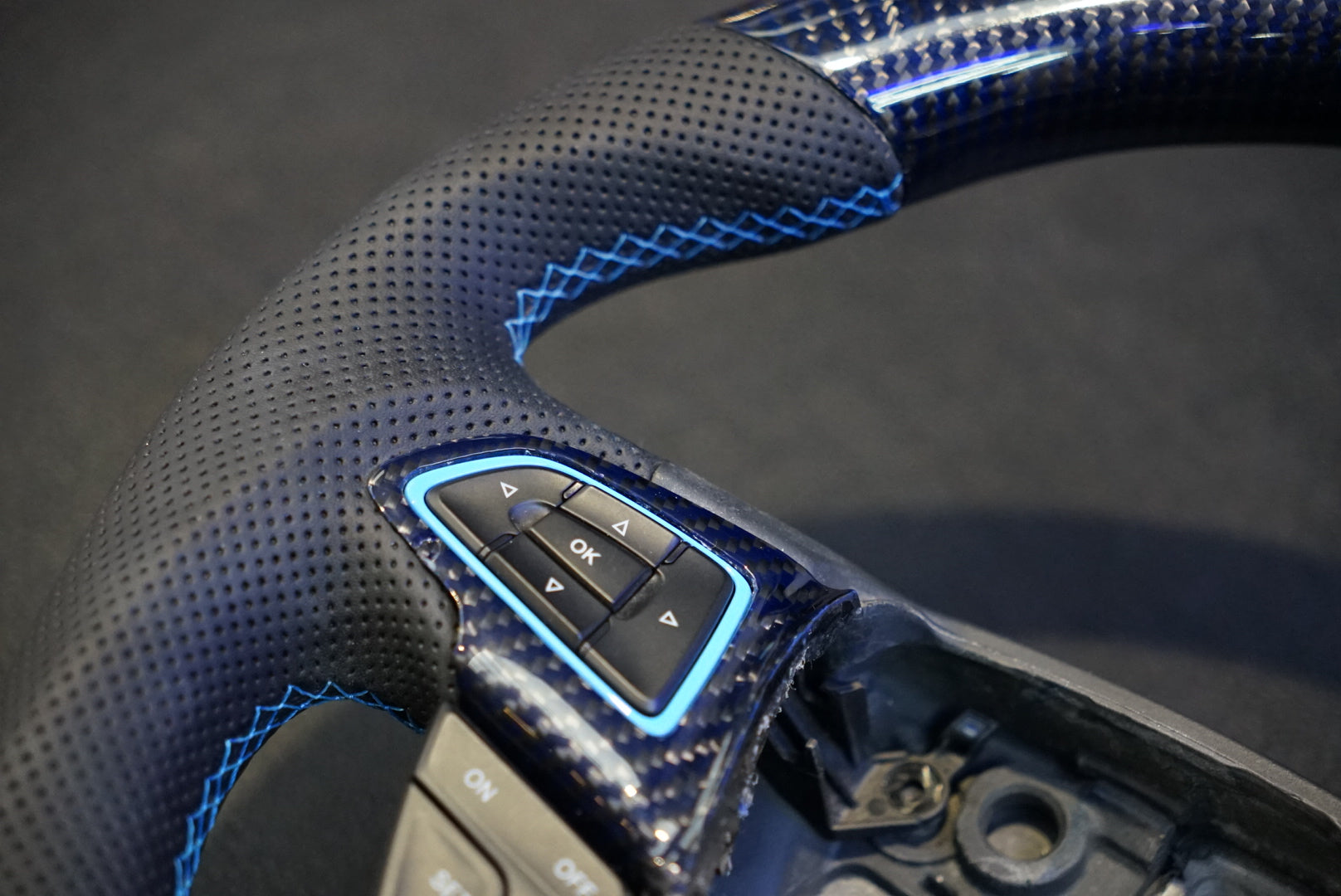 Ford Focus MK3/3.5 Carbon Fibre Steering Wheel 2011 - 2018 - SWFOCMKIII5