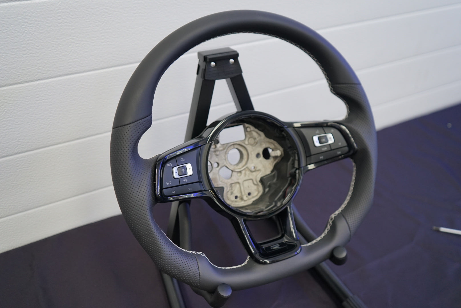 Volkswagen Golf MK7 / MK7.5 Polo MK5 / MK6 Custom Steering Wheel - SWVWGTIR36