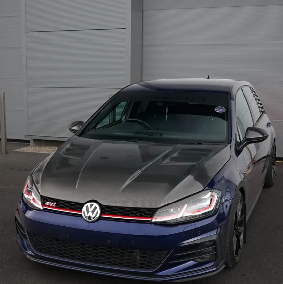 CLEARANCE : Volkswagen Golf MK7 / MK7.5 TR Style Carbon Fibre Vented Bonnet (Replacement) 2013 - 2021 / DAS