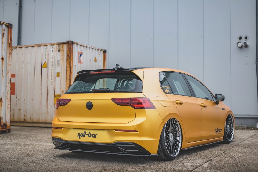 Maxton Design CENTRAL REAR SPLITTER VW GOLF MK8 (2020-)