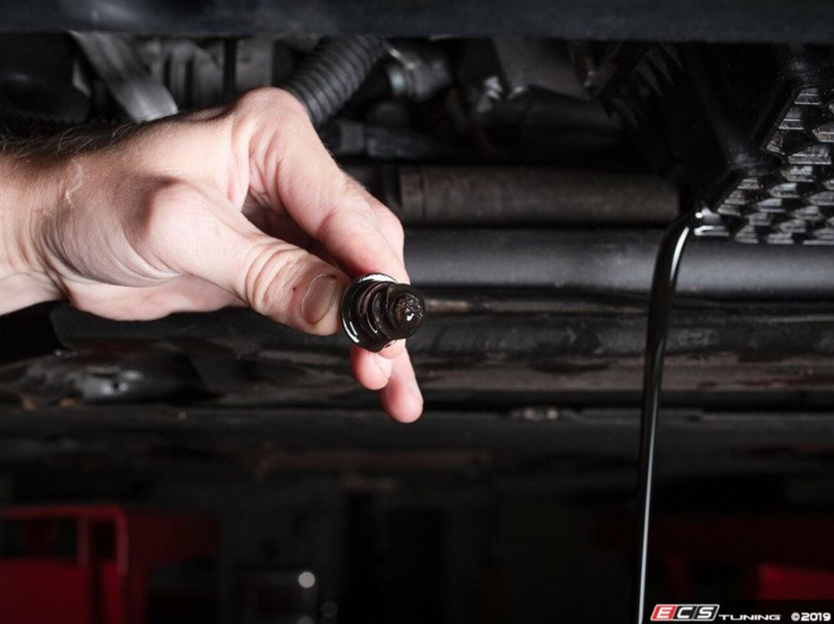 ECS Magnetic Sump Plug With 5 O-Rings -1.8T/2.0T EA888 Gen3