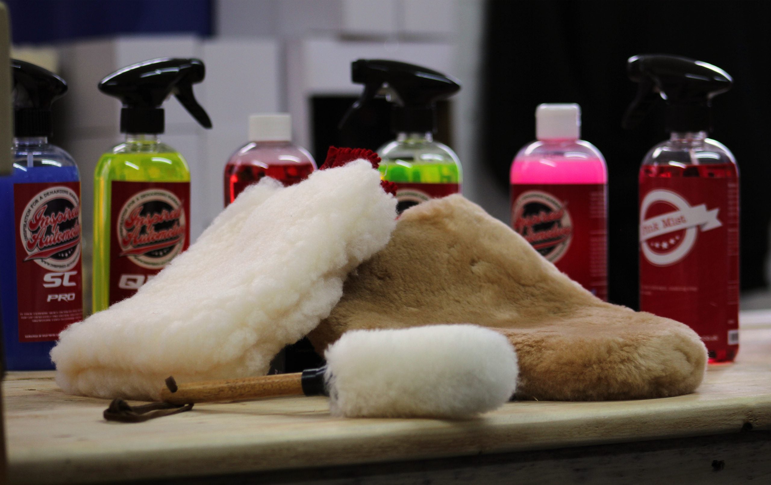 The Pillow Authentic Lambwool Wash Mitt | Inspired Automotive