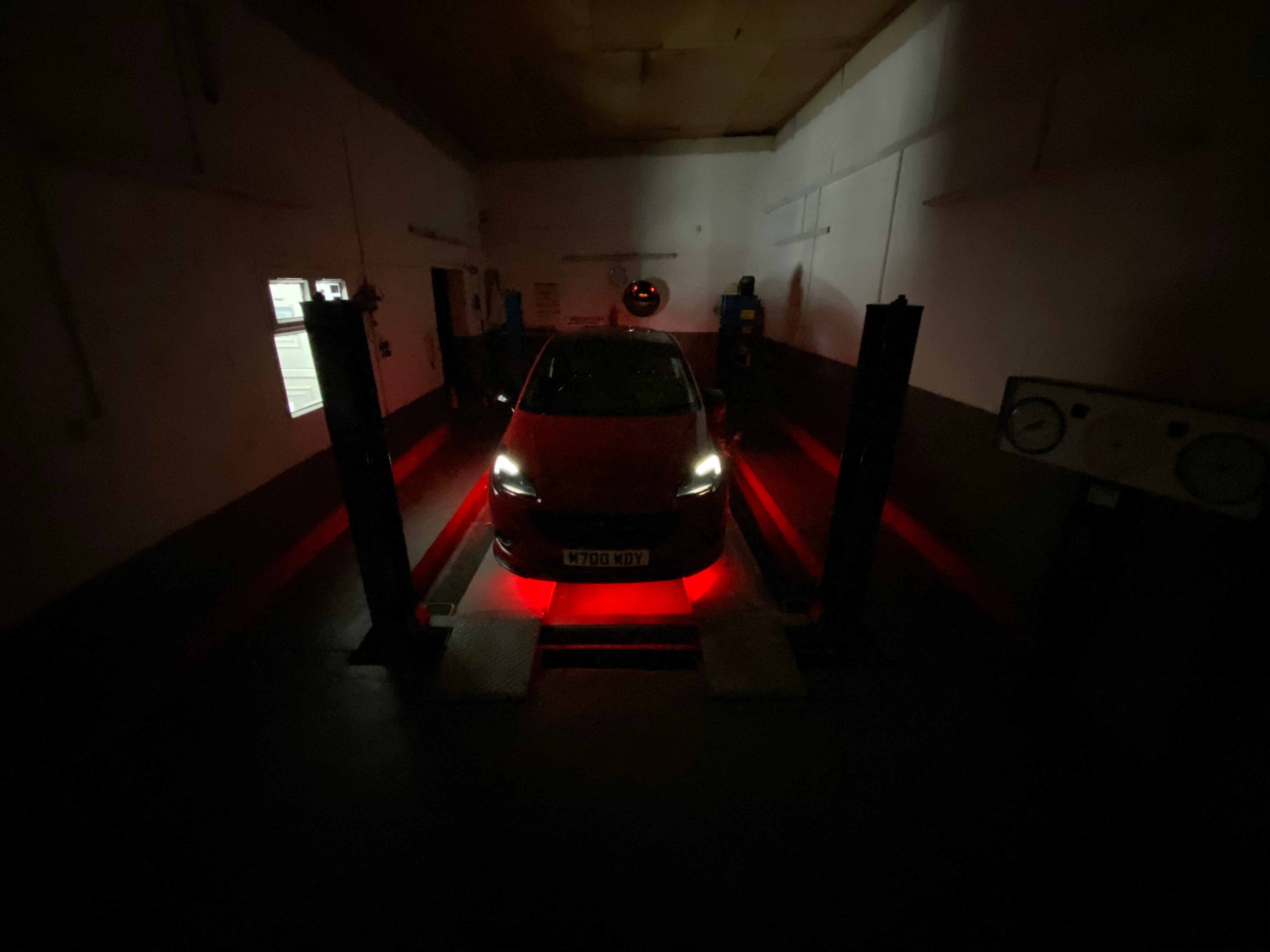 DIVEYE Neon / Under Glow Lighting RGB LED (App Controlled / Bluetooth) (Flowing LEDS 90CM X 120CM)