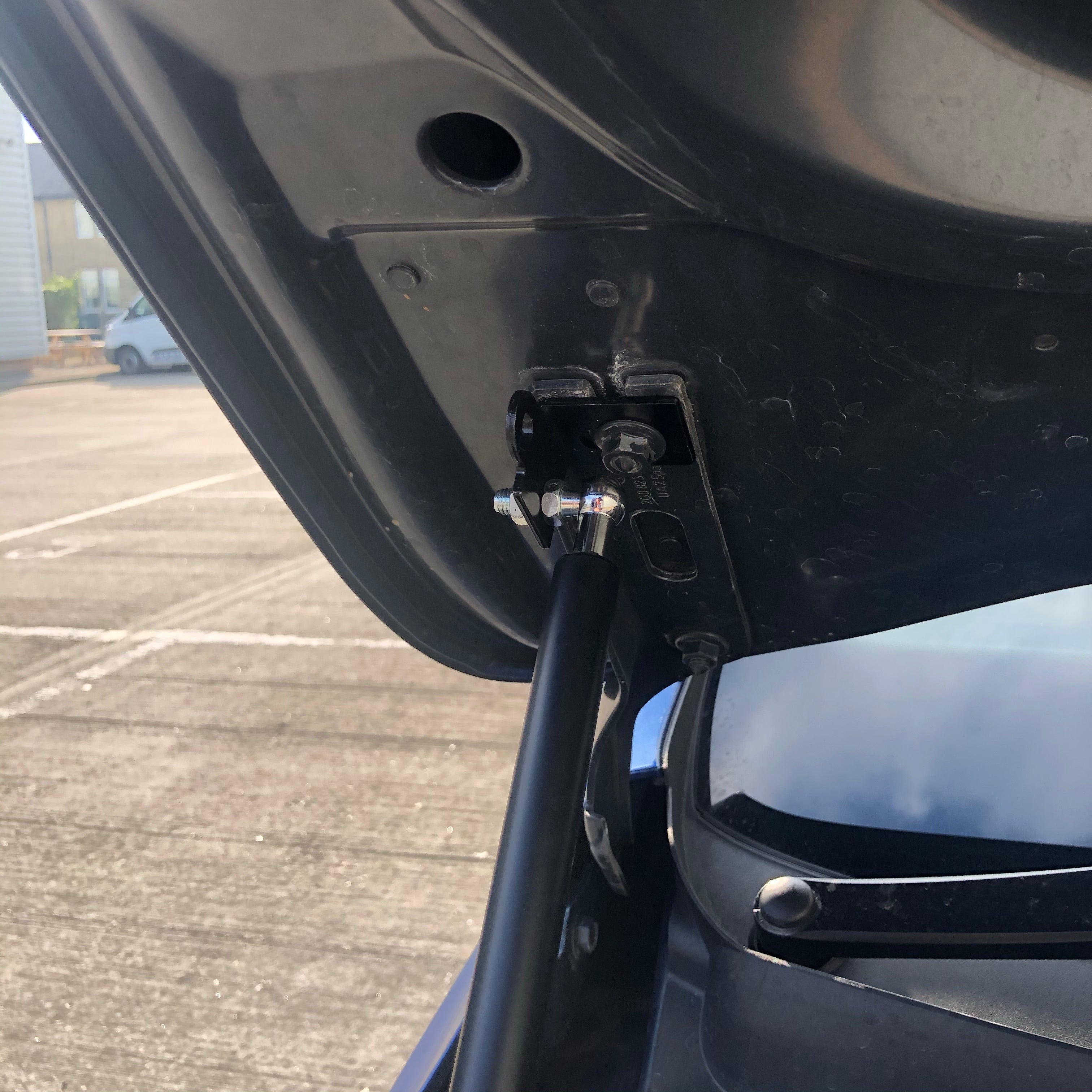 Volkswagen Polo AW Gas Bonnet / Hood Struts (2018+ Models / MK6) - Diversion Stores Car Parts And Modificaions