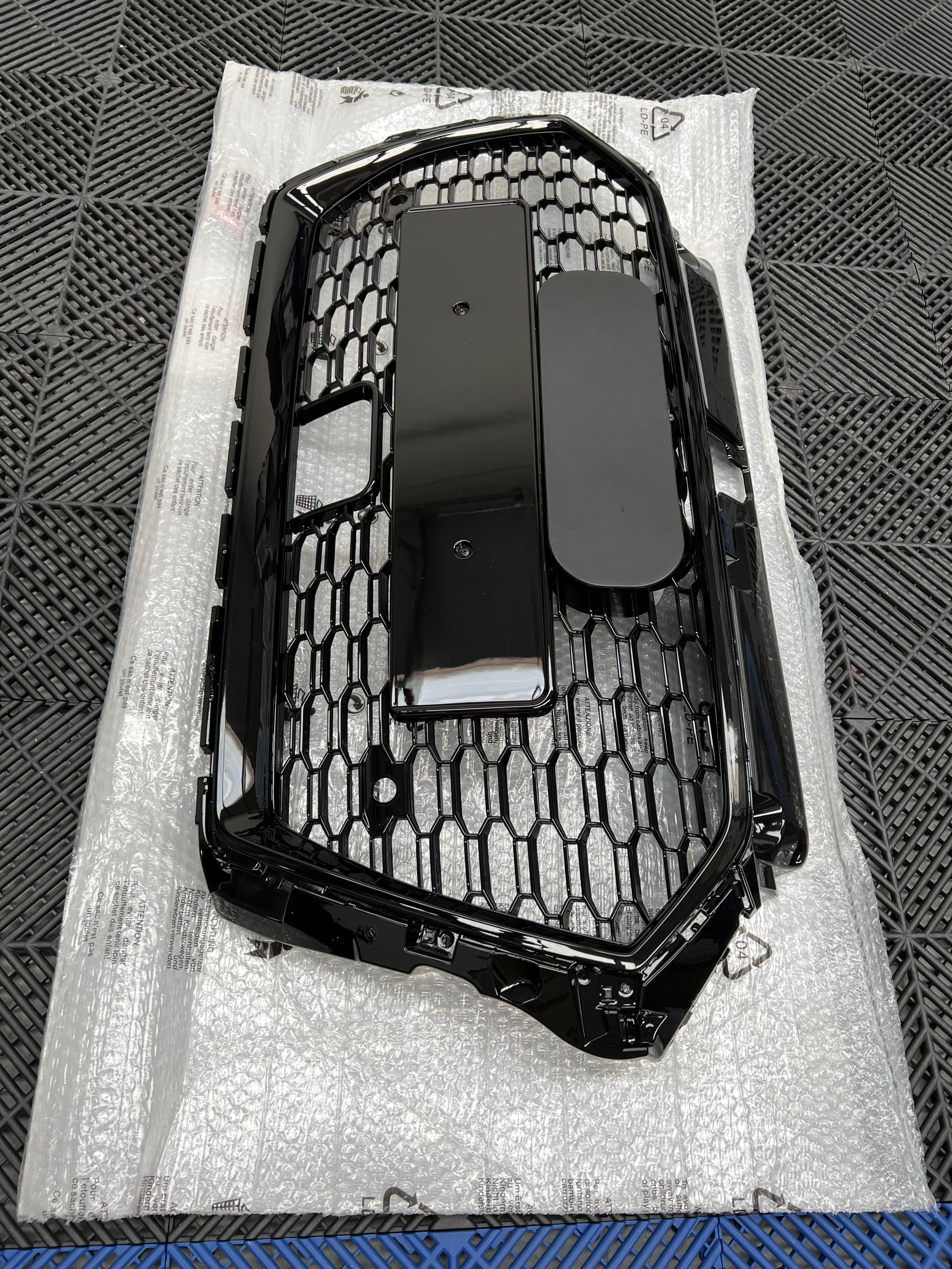 Audi A3 / S3 8V (Facelift) Replacement Honeycomb Front Grille in Gloss Black (2017-2020 Models)