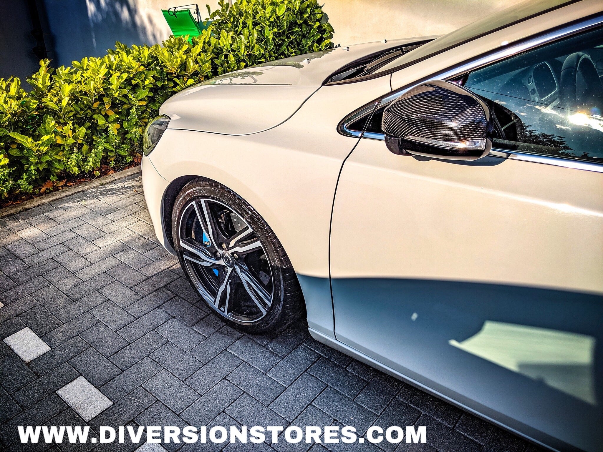 153 - Volvo V40 / V60 / S60 Genuine Carbon Fibre Mirror Cover Replacements (2012 - 2017 Models) - Diversion Stores Car Parts And Modificaions