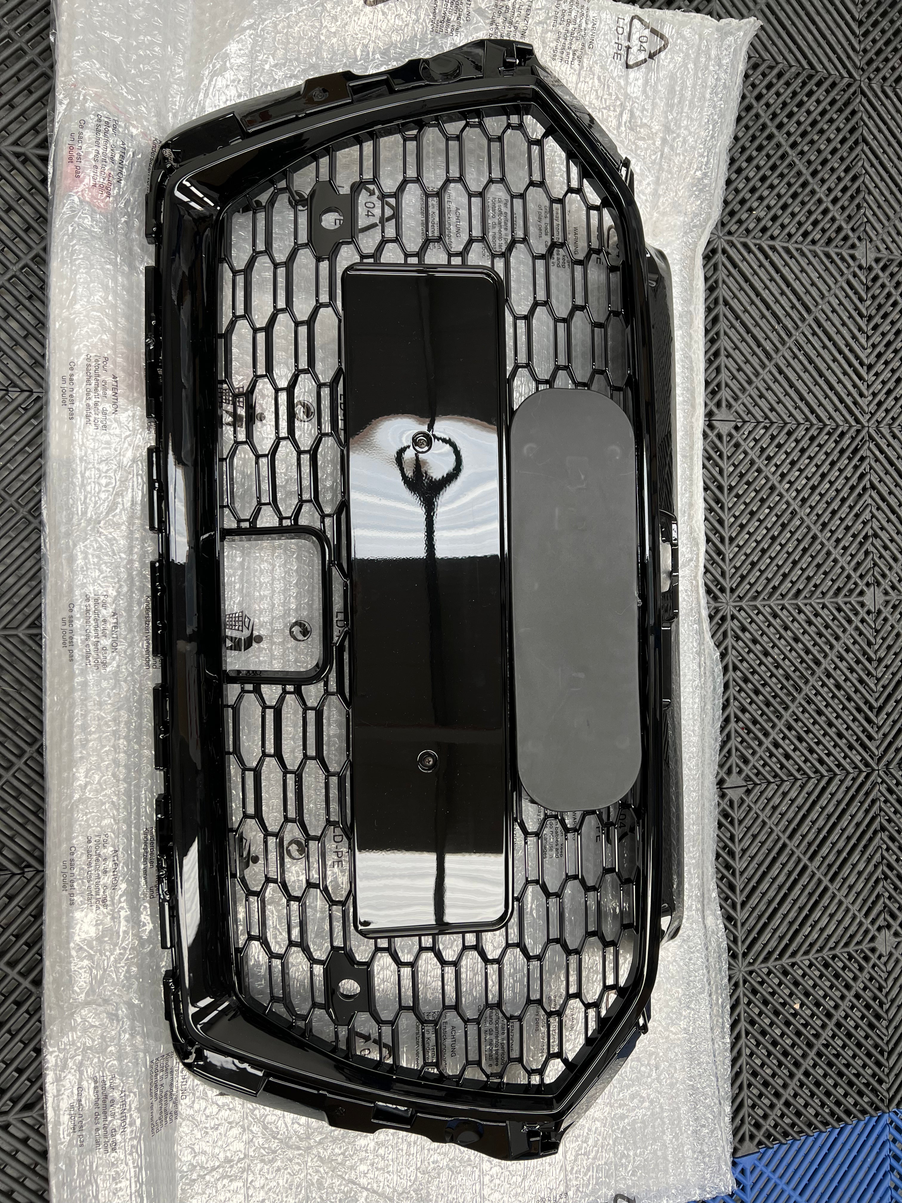 Audi A3 / S3 8V (Facelift) Replacement Honeycomb Front Grille in Gloss Black (2017-2020 Models)