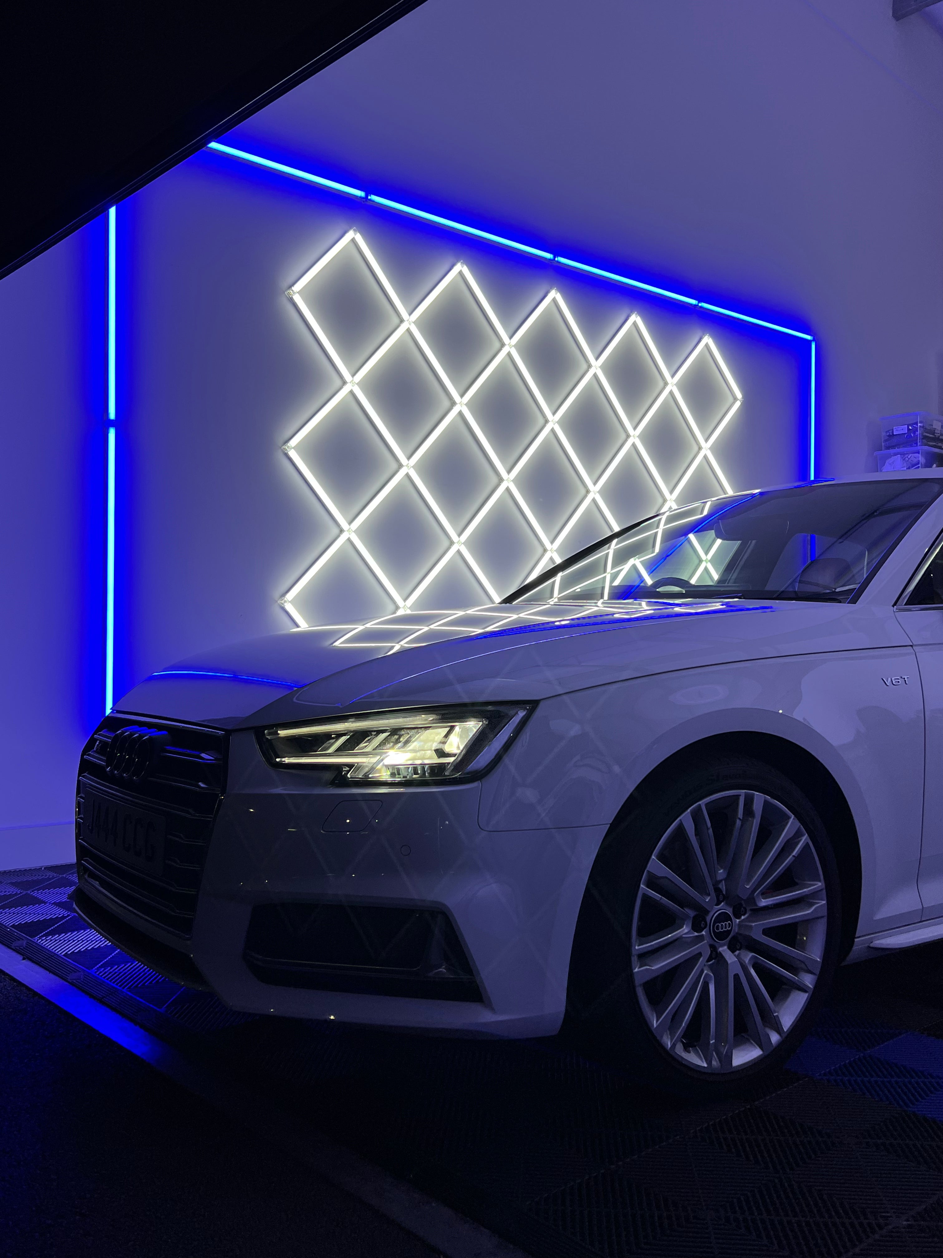 DIVEYE LED Wall / Ceiling Garage Bay Lighting Grid With Outline (Various Colours)
