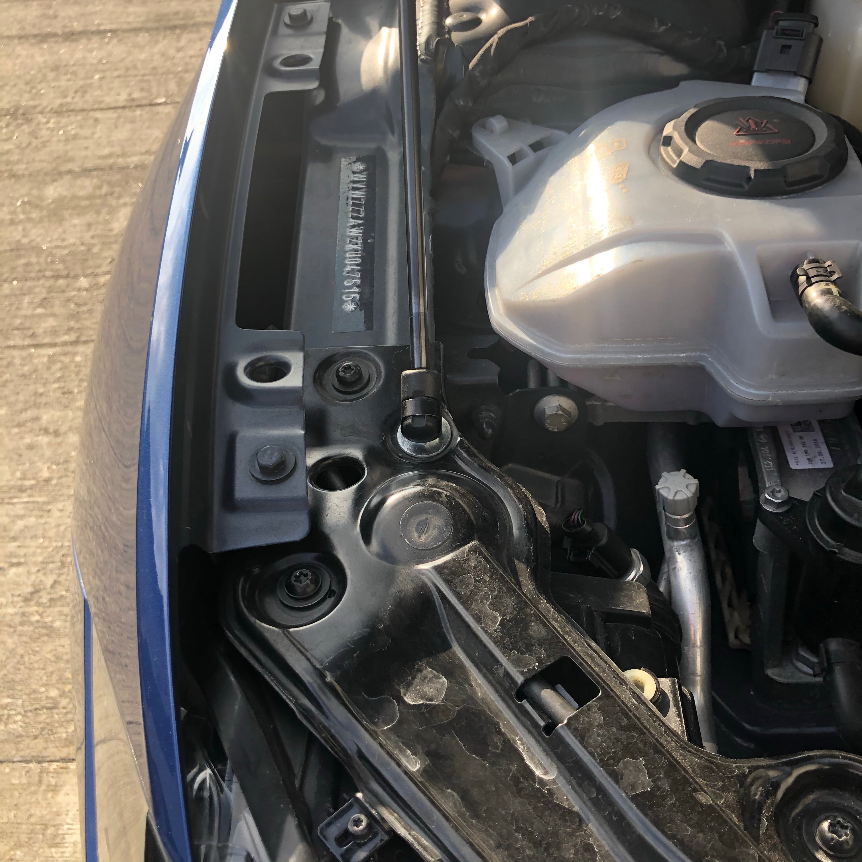 Volkswagen Polo AW Gas Bonnet / Hood Struts (2018+ Models / MK6) - Diversion Stores Car Parts And Modificaions