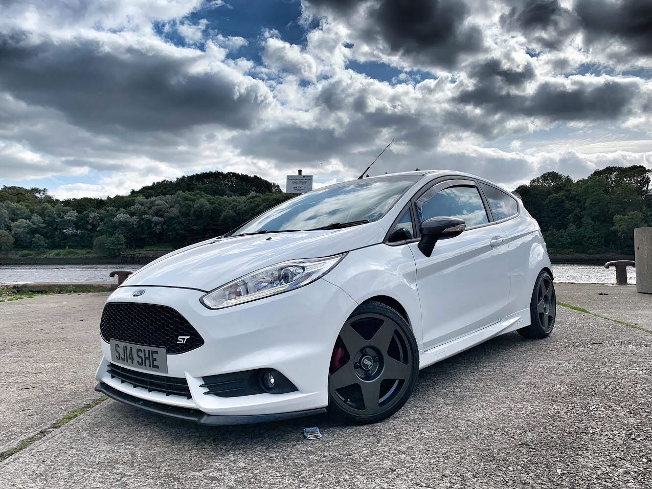 134 - Ford Fiesta MK7/7.5 Carbon Fibre Look Gloss Wing Mirror Backs (2009-2017 Models) - Diversion Stores Car Parts And Modificaions