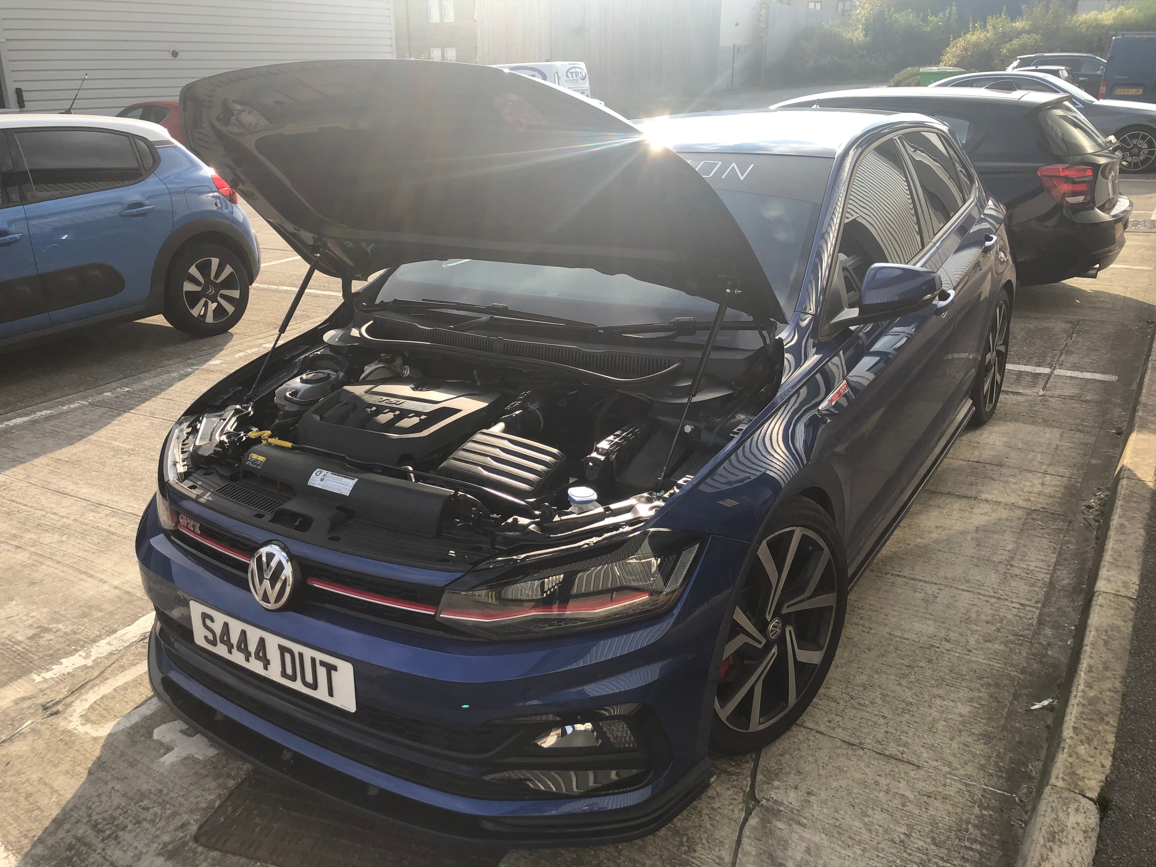 Volkswagen Polo AW Gas Bonnet / Hood Struts (2018+ Models / MK6) - Diversion Stores Car Parts And Modificaions