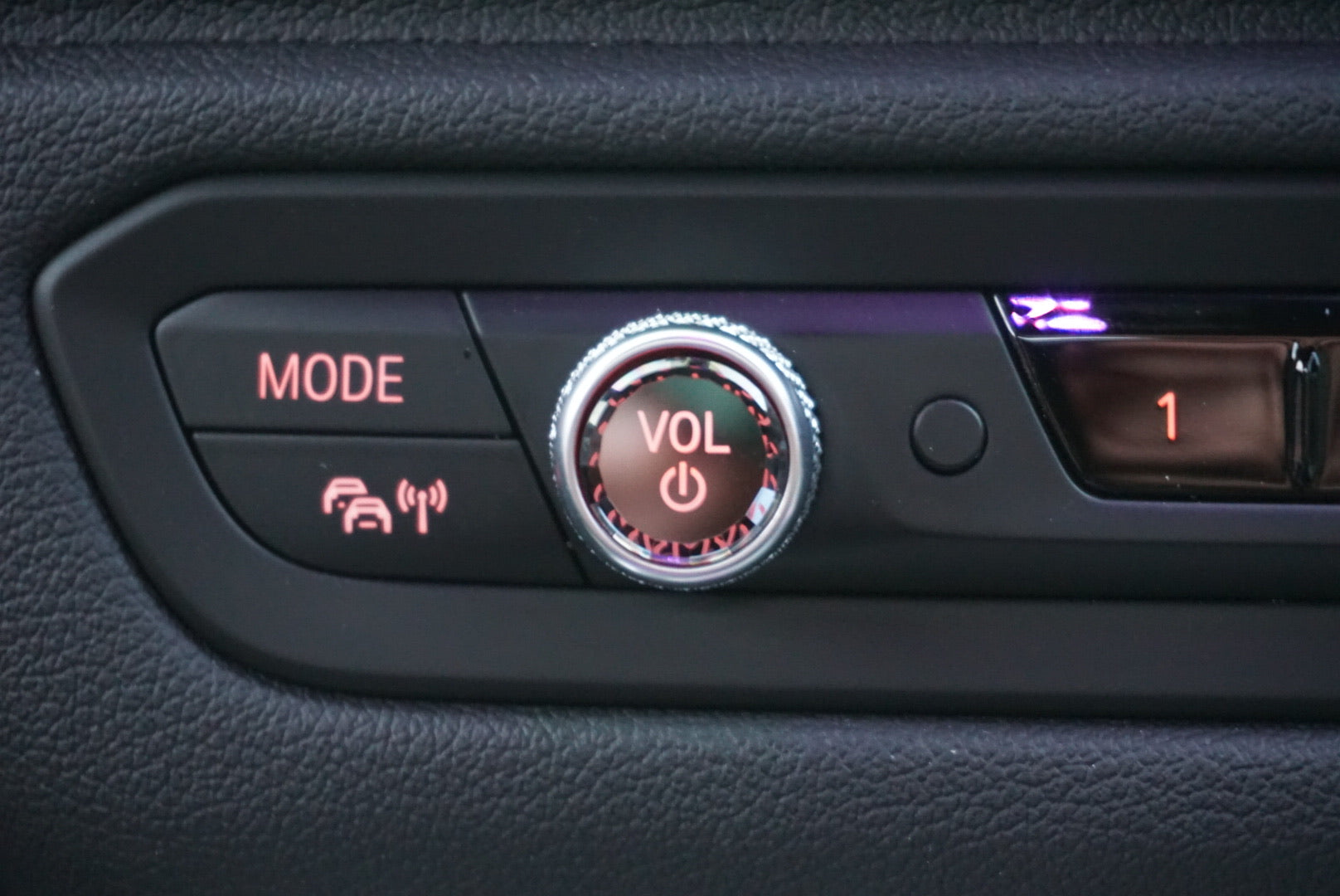 BMW Crystal Replacement Volume Control Button (G20 G05 X5 G06 X6 G07 X7 Z4 G29) (Crystal / Black)