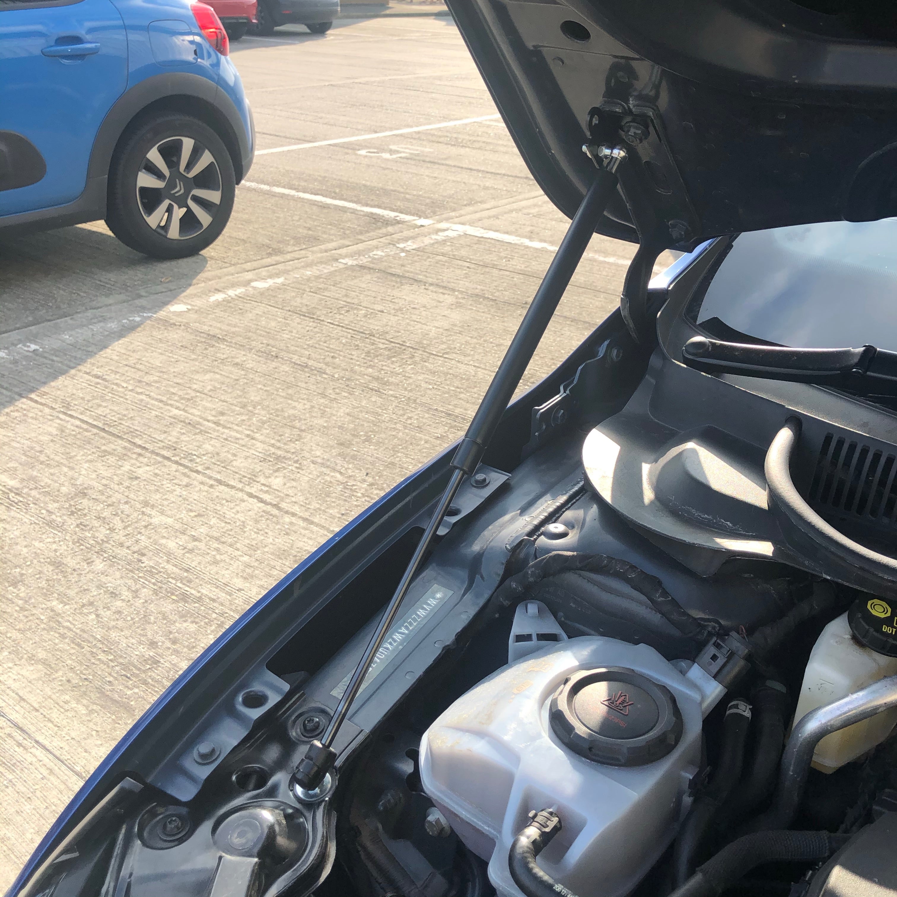 Volkswagen Polo AW Gas Bonnet / Hood Struts (2018+ Models / MK6) - Diversion Stores Car Parts And Modificaions