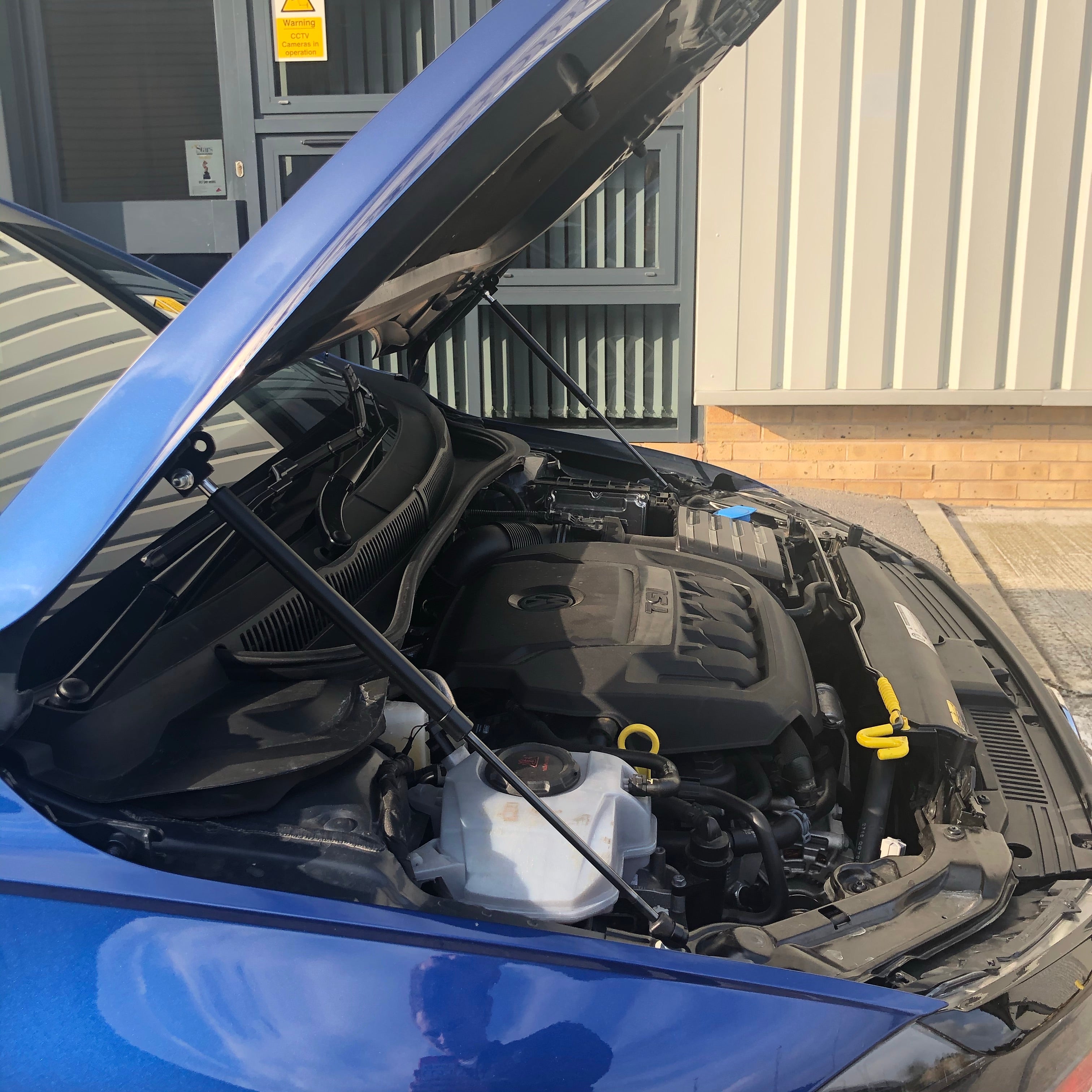 Volkswagen Polo AW Gas Bonnet / Hood Struts (2018+ Models / MK6) - Diversion Stores Car Parts And Modificaions