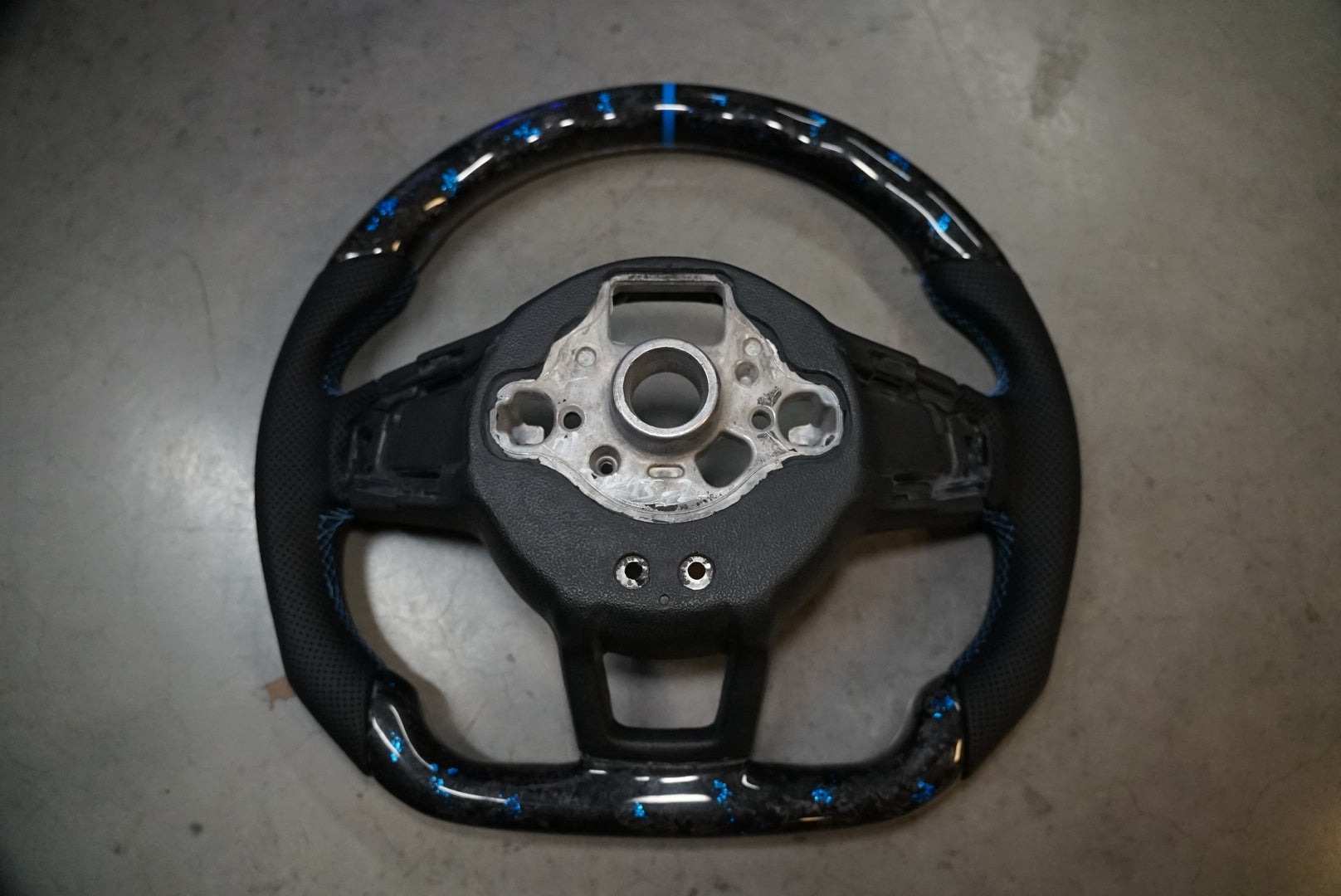 Volkswagen Golf MK7 / MK7.5 Polo MK5 / MK6 Forged Carbon Custom Steering Wheel - SWVWGTIR40