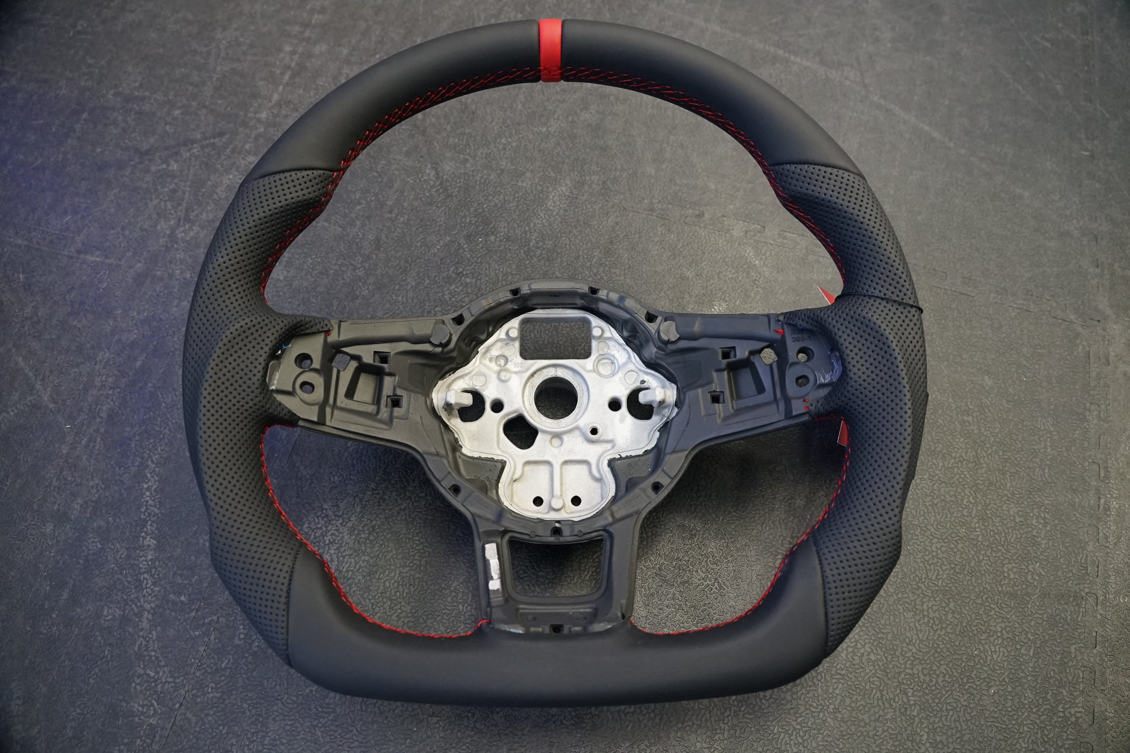 Volkswagen Golf MK7 / MK7.5 Polo MK5 / MK6 Forged Carbon Custom Steering Wheel - SWVWGTIR41