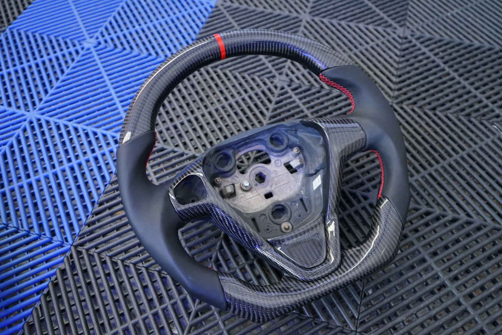 Ford Fiesta MK7 / MK7.5 Carbon Fibre Steering Wheel - SWFIESTA3