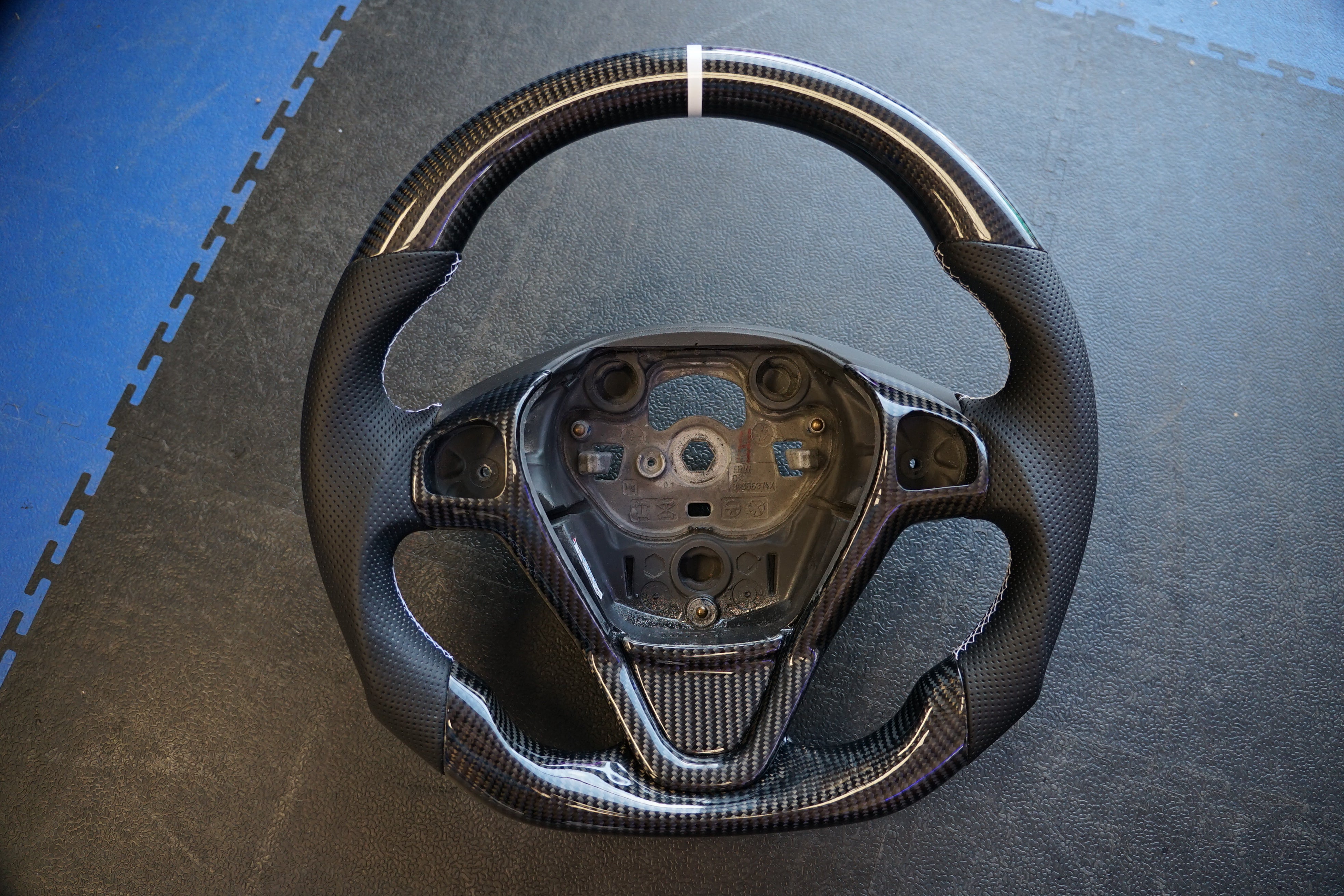 Ford Fiesta MK7 / MK7.5 Carbon Fibre Steering Wheel - SWFIESTA24