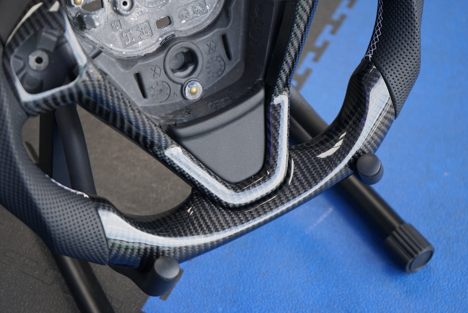 Ford Fiesta MK7 / MK7.5 Carbon Fibre Steering Wheel - SWFIESTA17