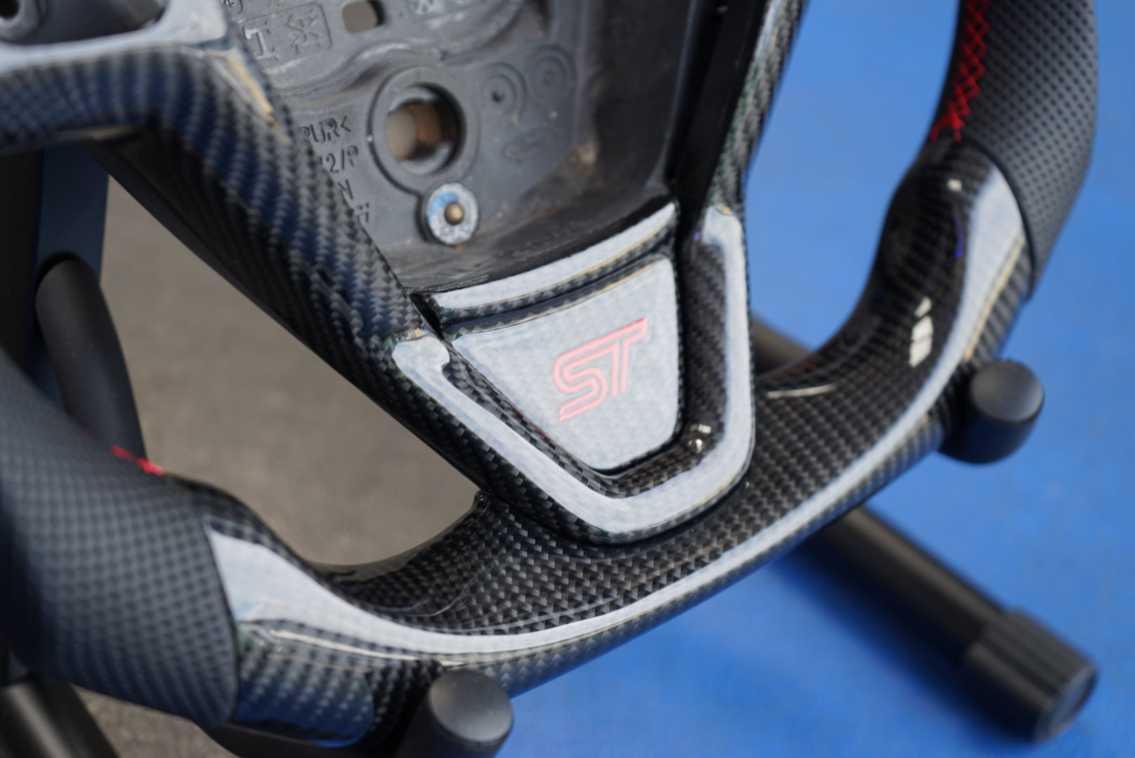 Ford Fiesta MK7 / MK7.5 Carbon Fibre Steering Wheel - SWFIESTA18