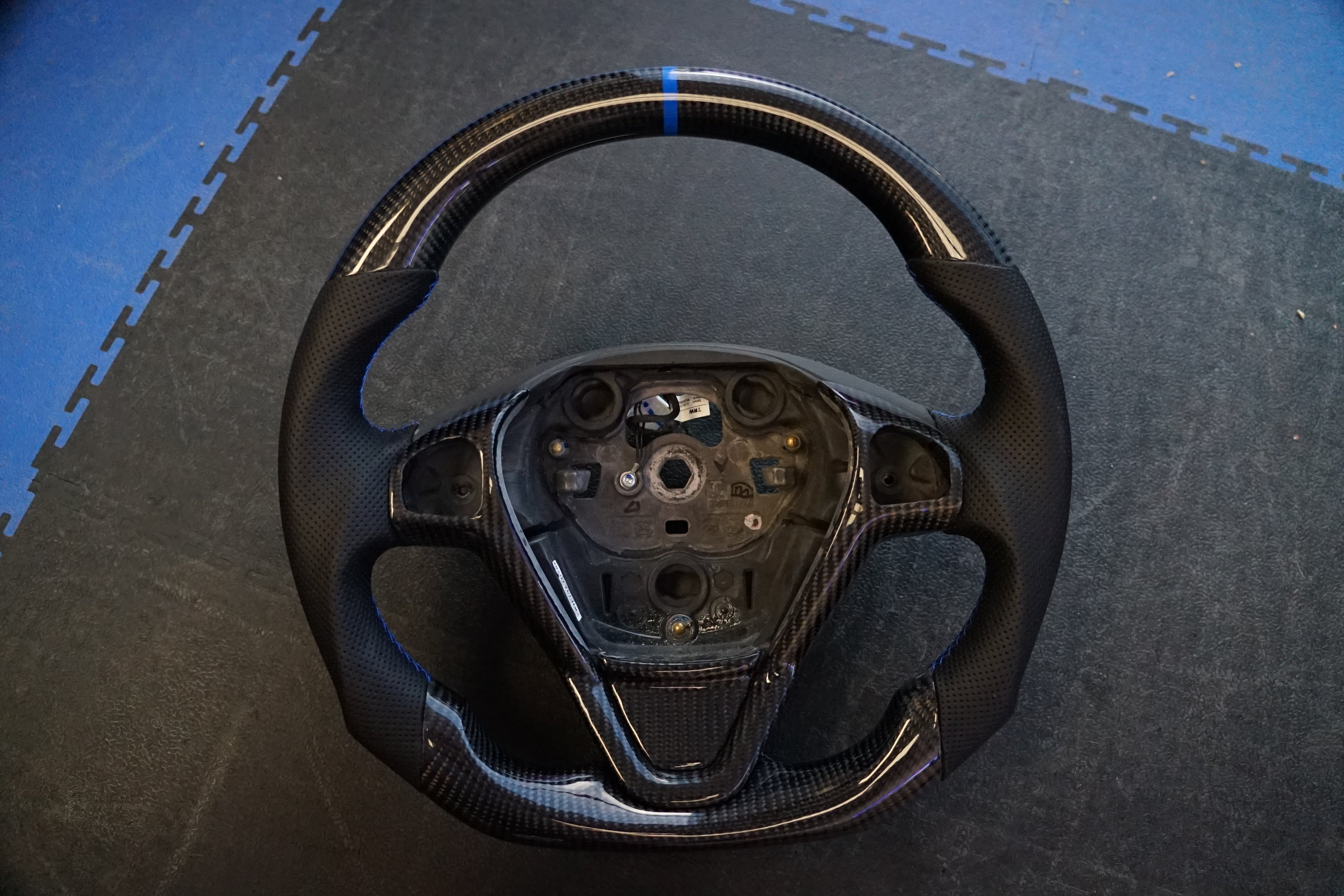 Ford Fiesta MK7 / MK7.5 Carbon Fibre Steering Wheel - SWFIESTA23