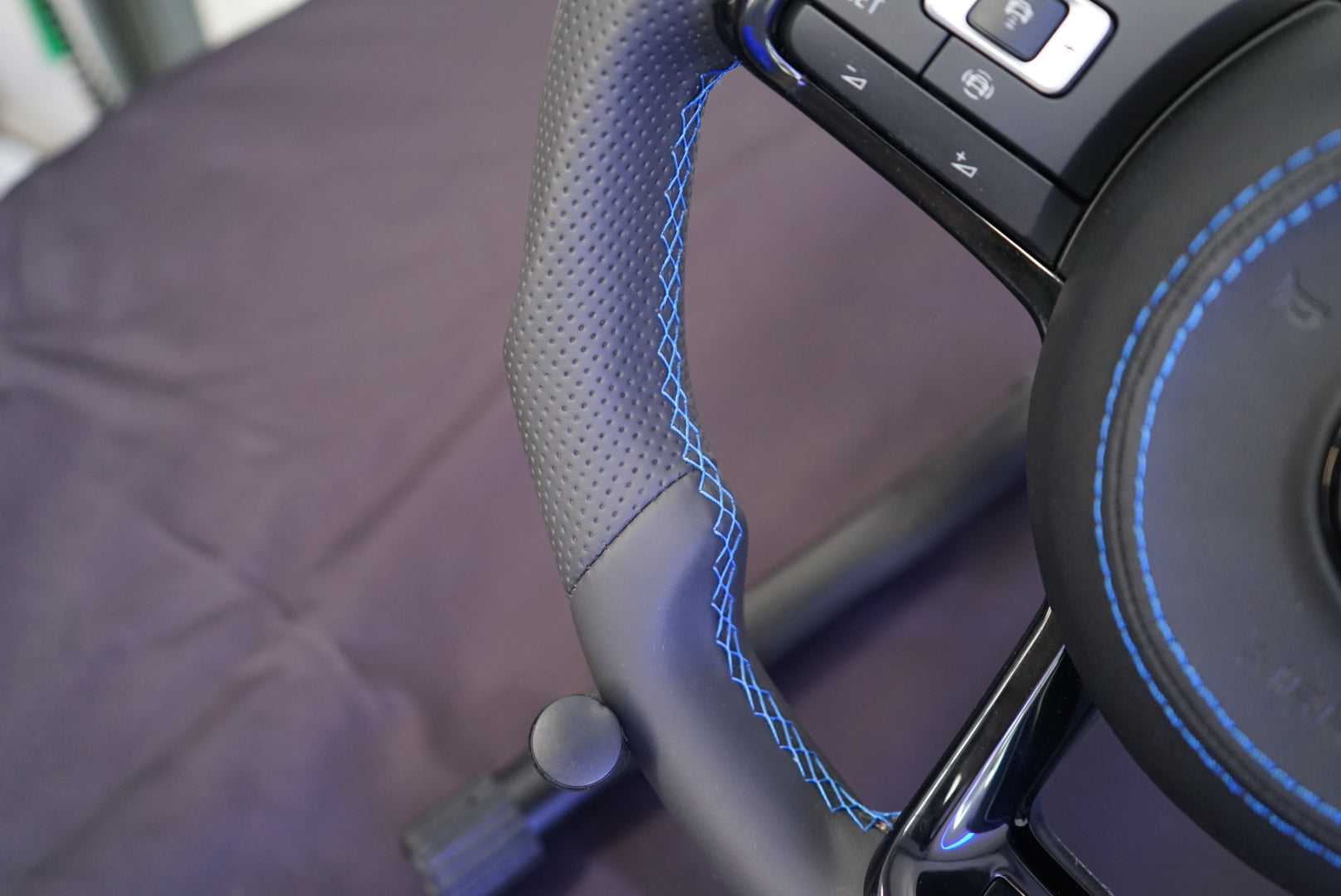 Volkswagen Golf MK7 / MK7.5 Polo MK5 / MK6 Custom Steering Wheel - SWVWGTIR35