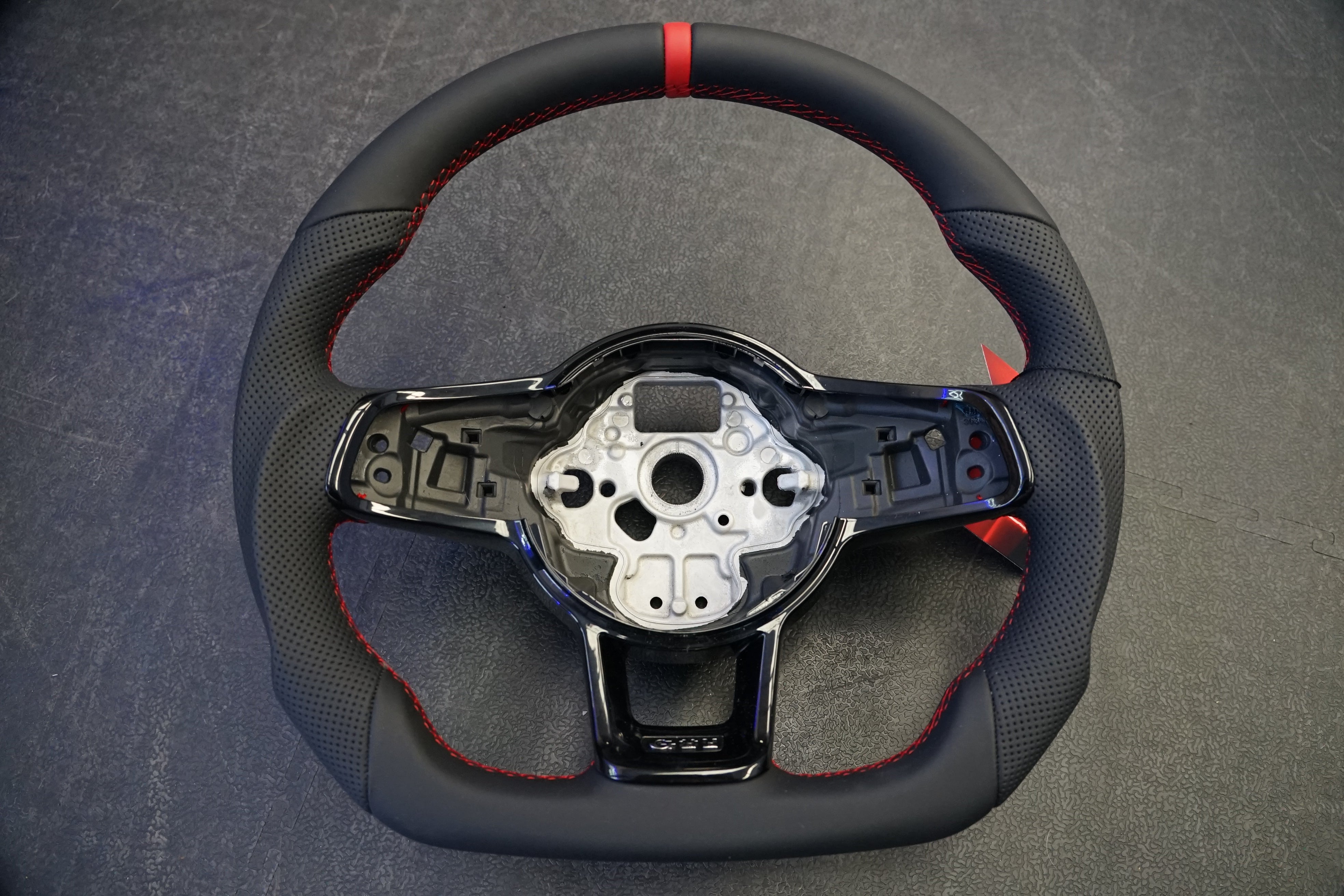 Volkswagen Golf MK7 / MK7.5 Polo MK5 / MK6 Forged Carbon Custom Steering Wheel - SWVWGTIR42