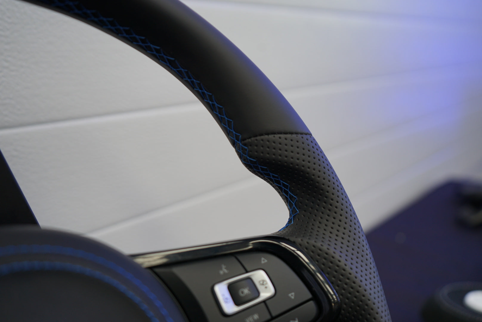Volkswagen Golf MK7 / MK7.5 Polo MK5 / MK6 Custom Steering Wheel - SWVWGTIR35
