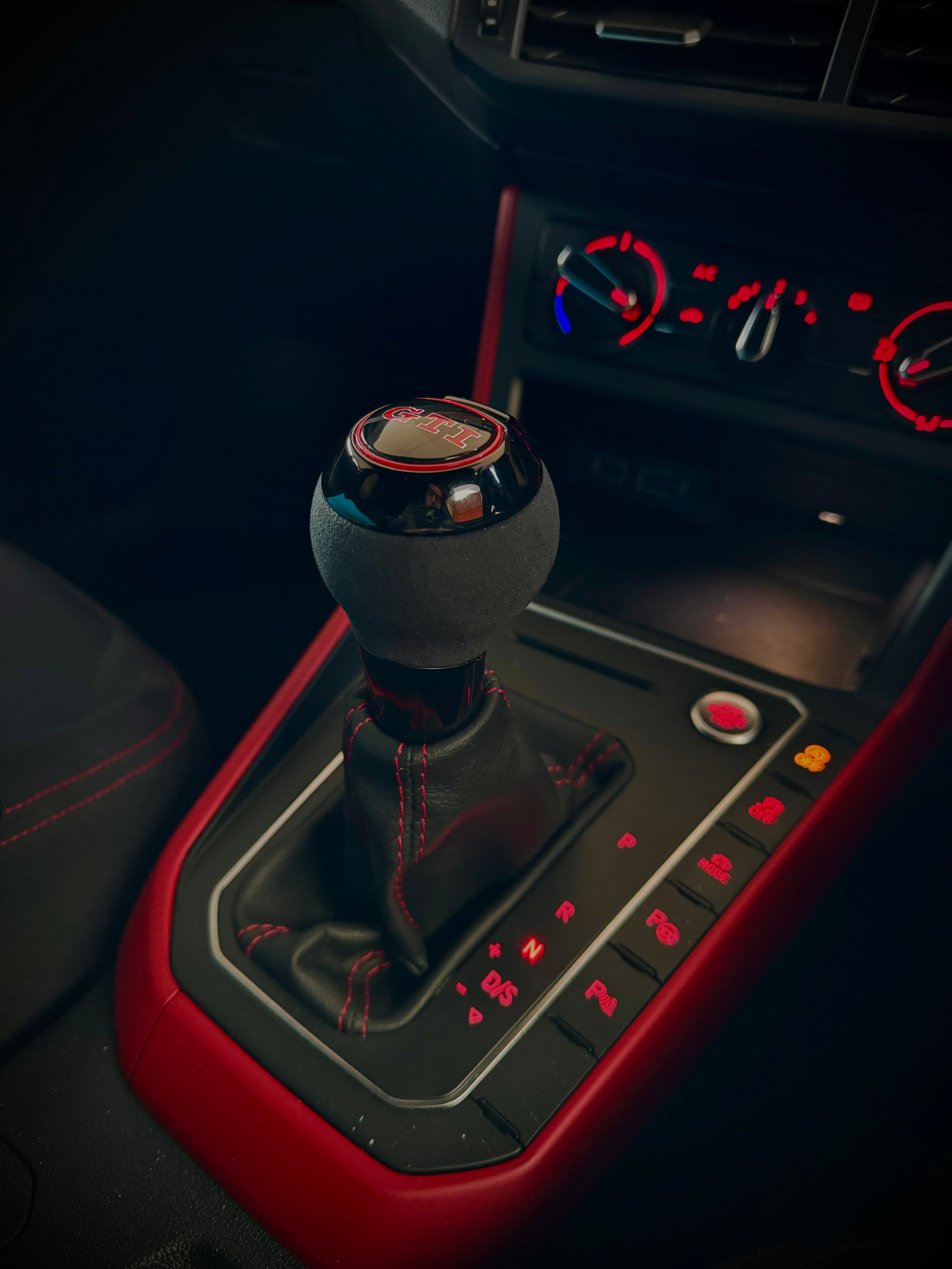 Volkswagen VW DSG Round Gear Selector Knob Alcantara GTI / R / R Line Logo