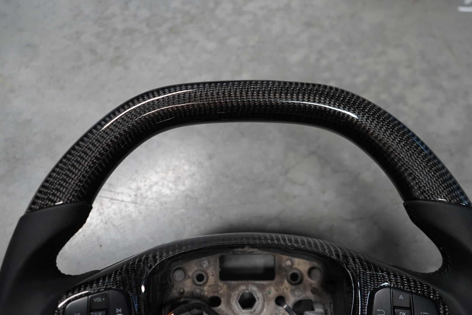 Ford Transit Custom 2018+ Carbon Fibre Steering Wheel - SWTRANCUS6