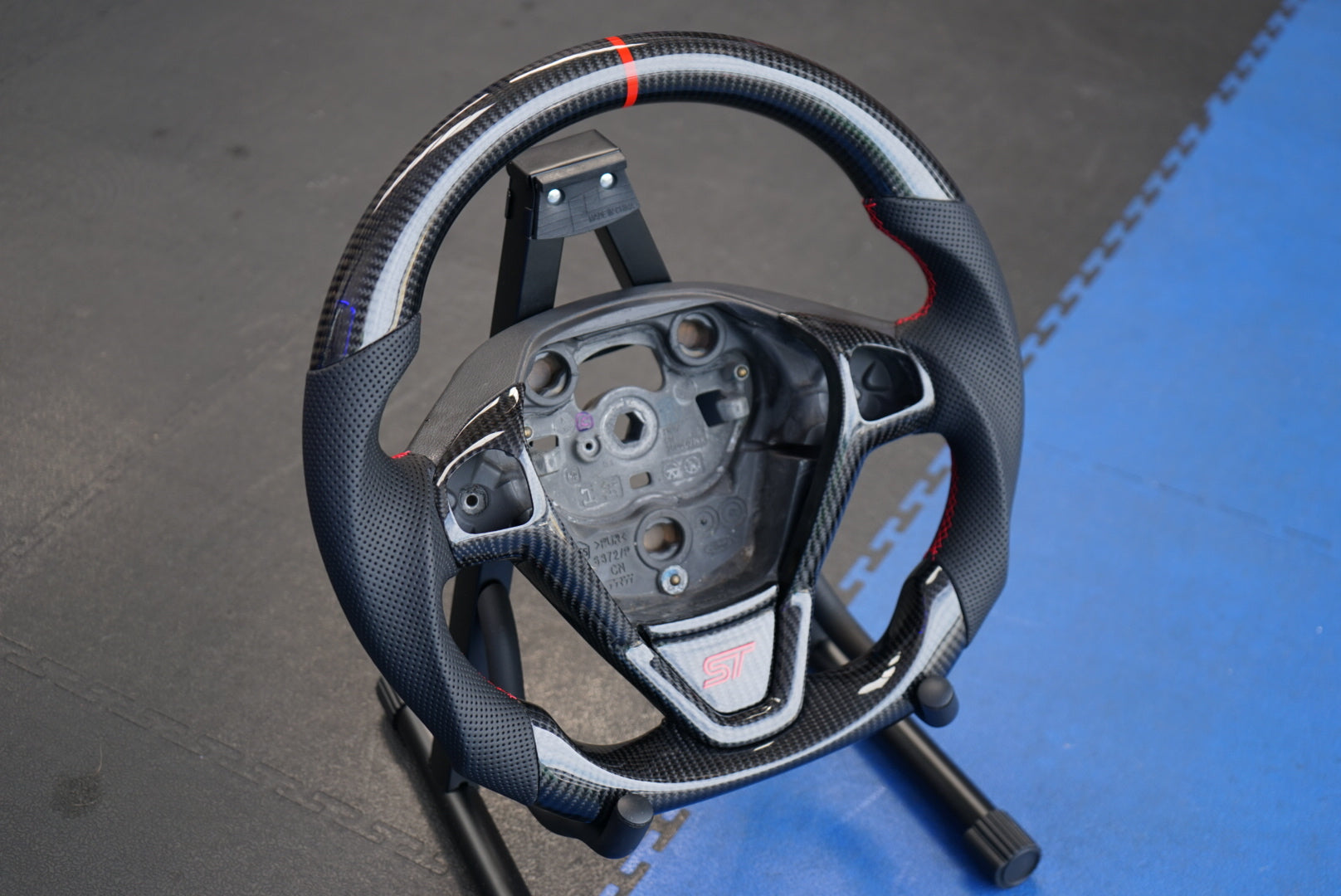 Ford Fiesta MK7 / MK7.5 Carbon Fibre Steering Wheel - SWFIESTA18