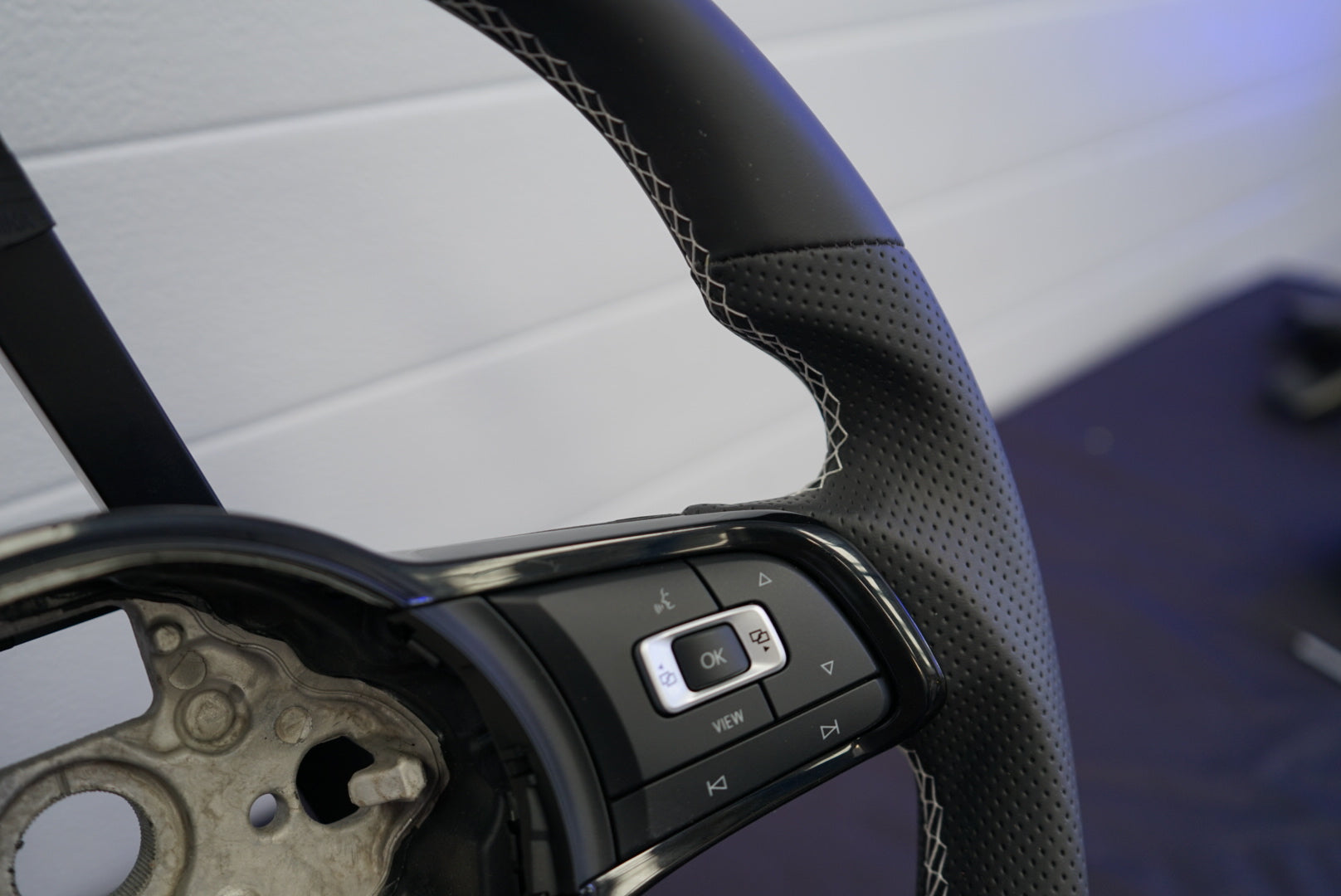 Volkswagen Golf MK7 / MK7.5 Polo MK5 / MK6 Custom Steering Wheel - SWVWGTIR36