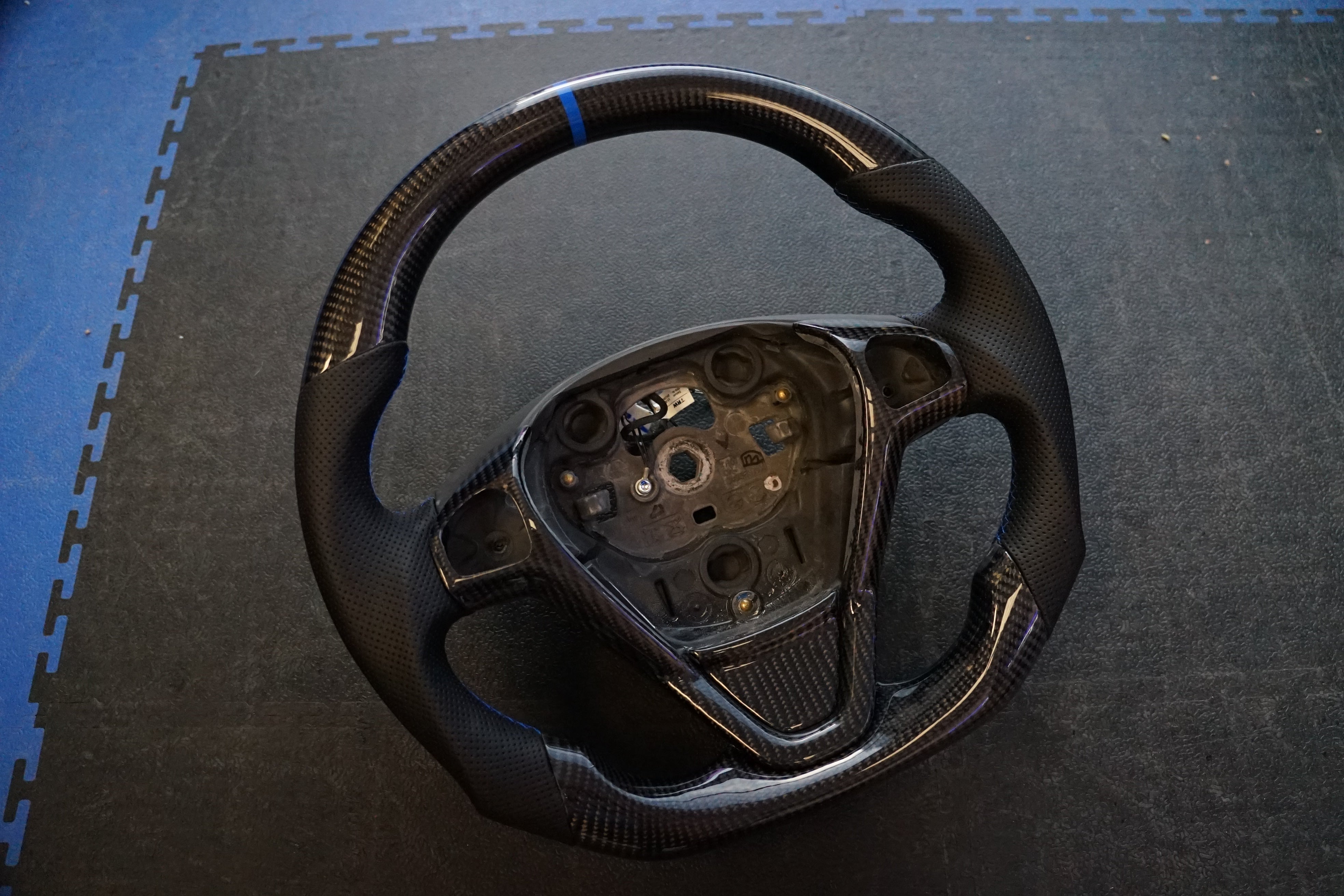 Ford Fiesta MK7 / MK7.5 Carbon Fibre Steering Wheel - SWFIESTA23