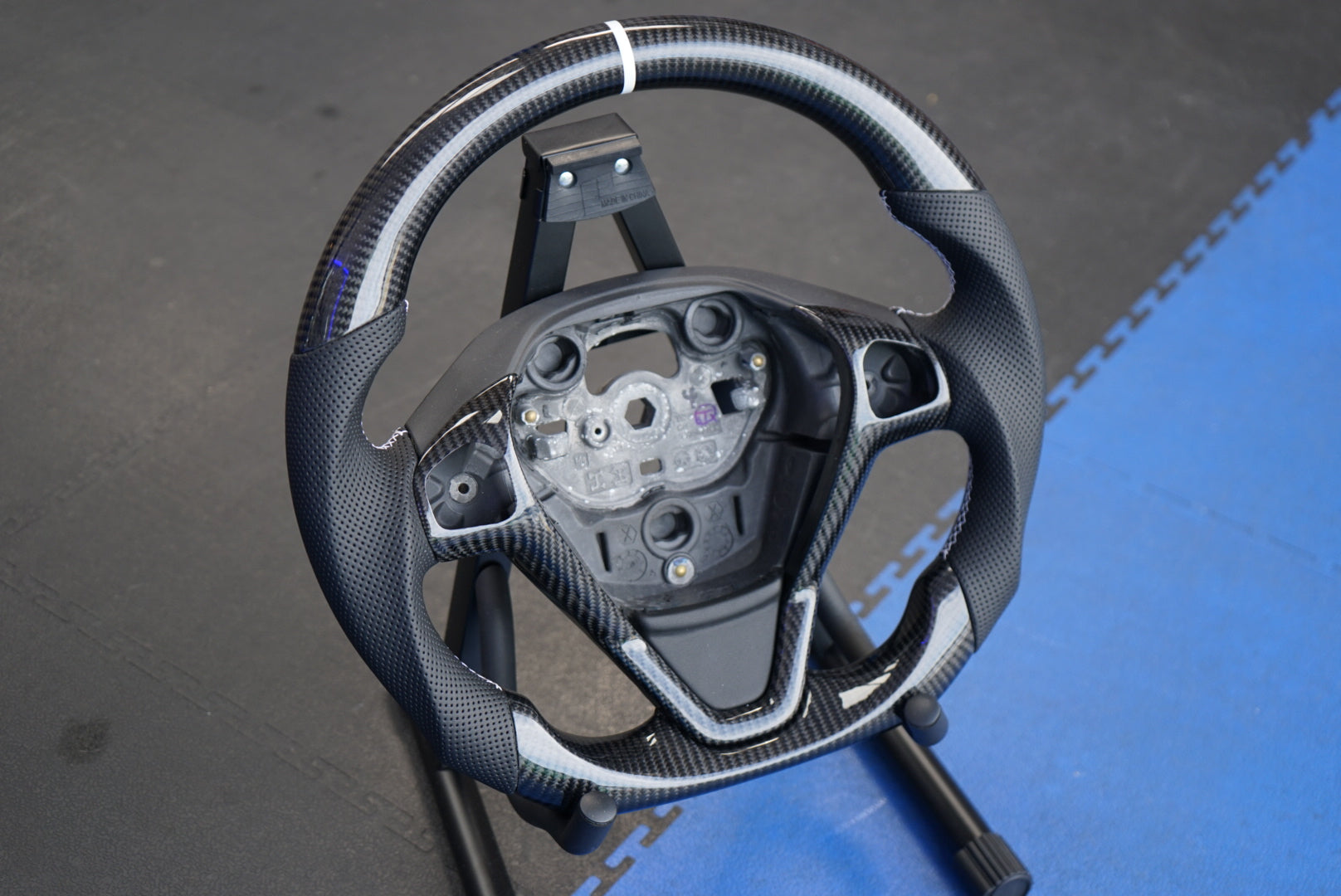 Ford Fiesta MK7 / MK7.5 Carbon Fibre Steering Wheel - SWFIESTA17