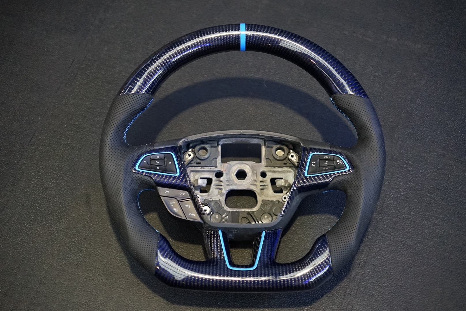 Ford Focus MK3/3.5 Carbon Fibre Steering Wheel 2011 - 2018 - SWFOCMKIII5