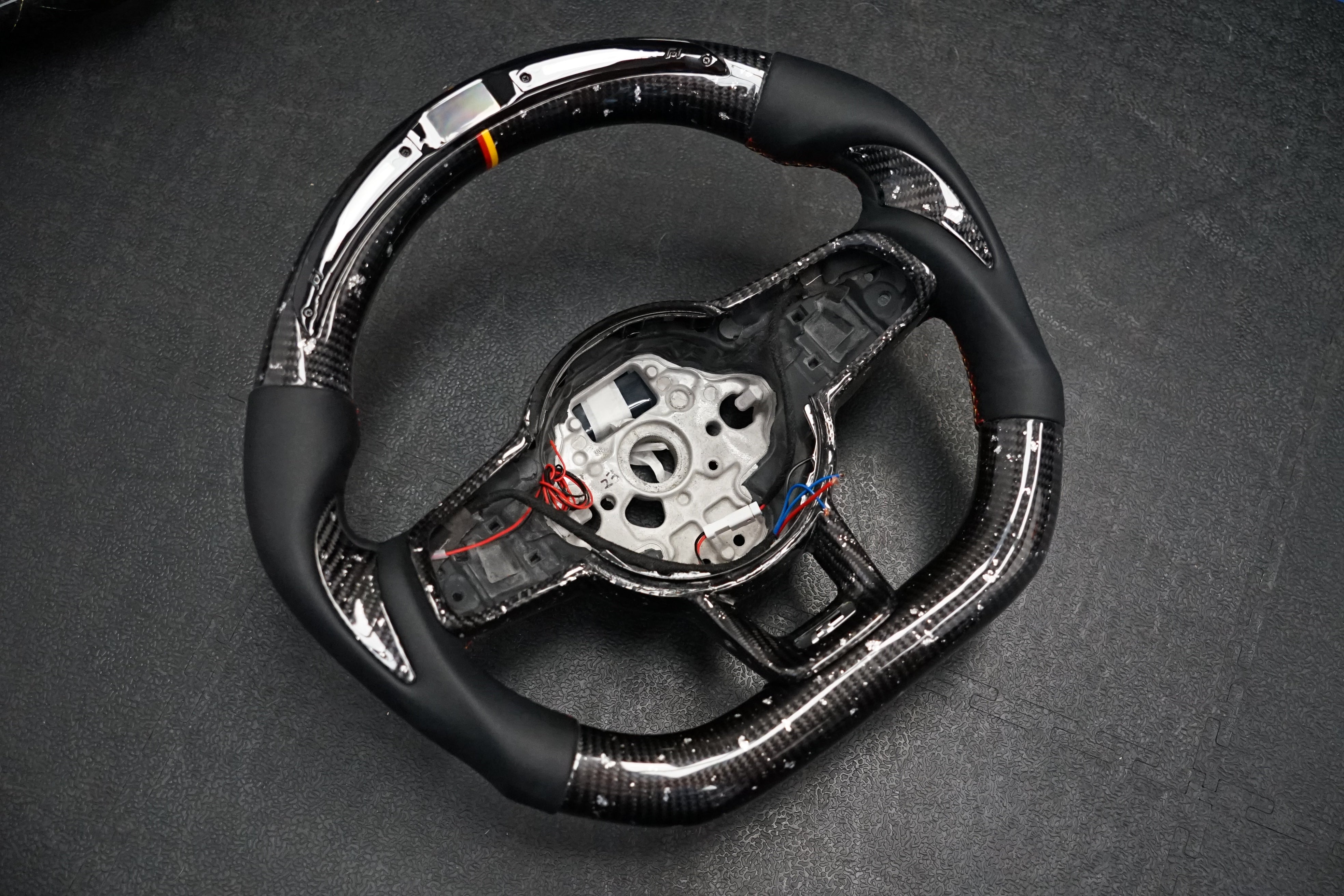 Volkswagen Golf MK7 / MK7.5 Polo MK5 / MK6 Custom Carbon Steering Wheel - SWVWGTIR46