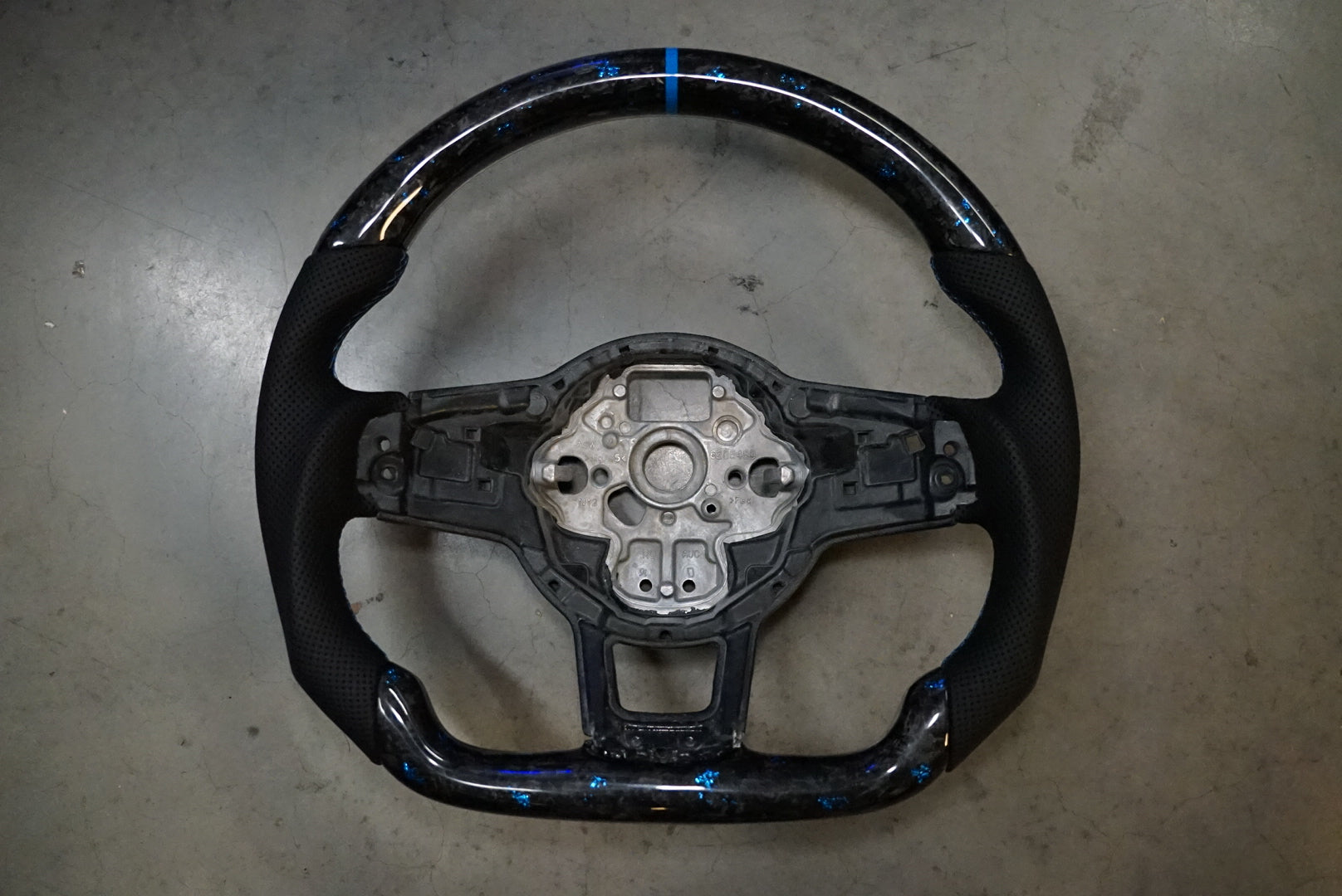 Volkswagen Golf MK7 / MK7.5 Polo MK5 / MK6 Forged Carbon Custom Steering Wheel - SWVWGTIR40