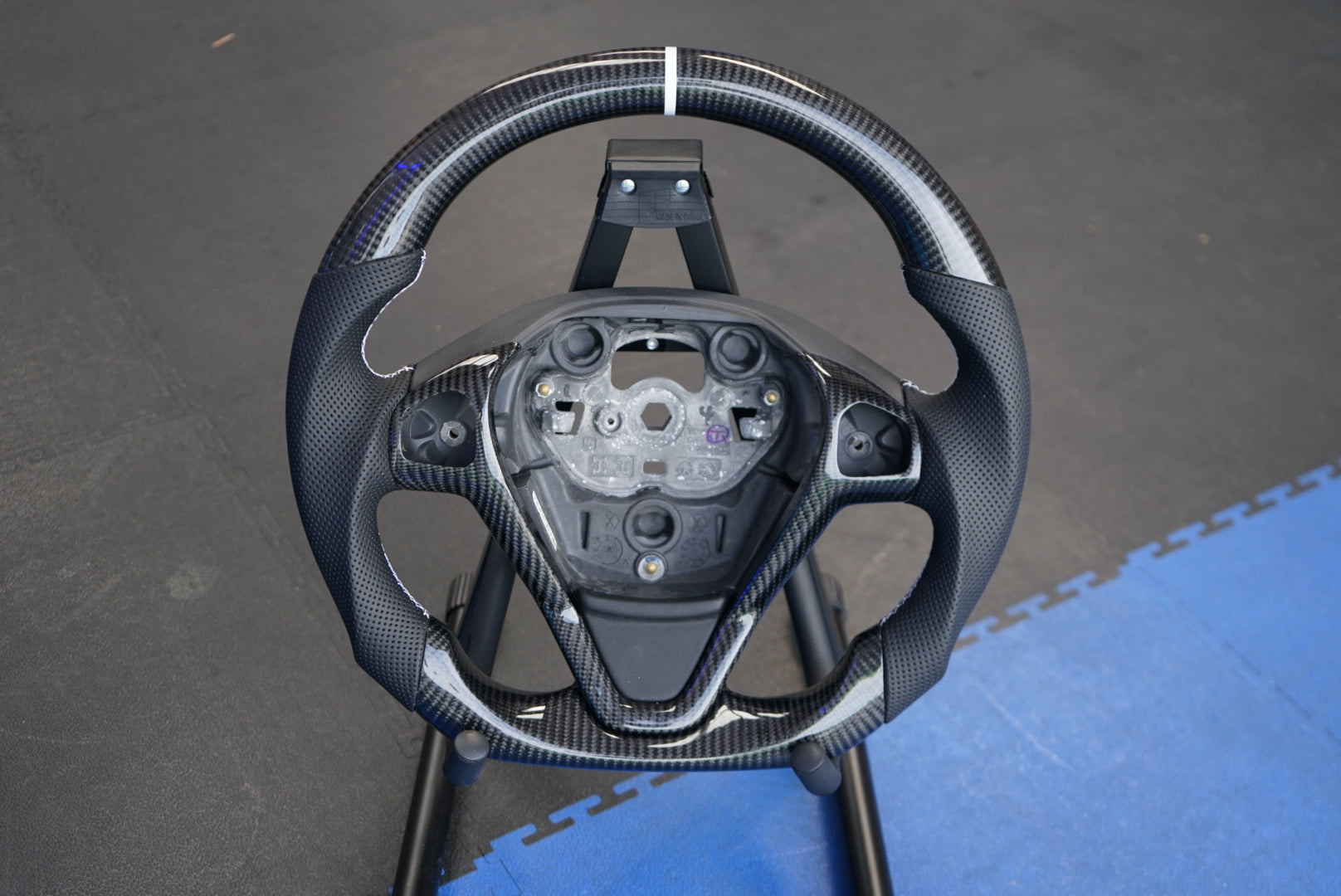 Ford Fiesta MK7 / MK7.5 Carbon Fibre Steering Wheel - SWFIESTA17