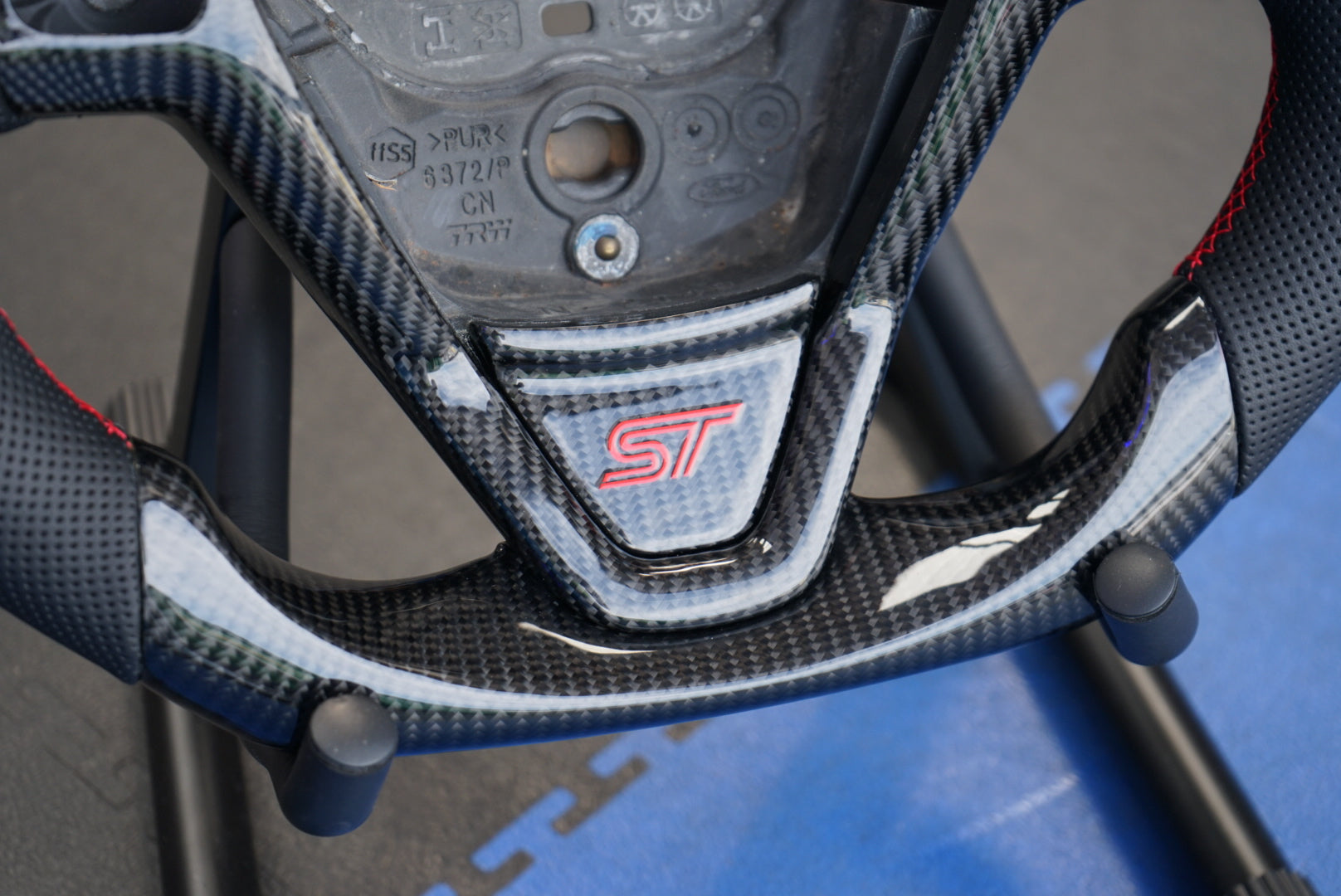 Ford Fiesta MK7 / MK7.5 Carbon Fibre Steering Wheel - SWFIESTA18