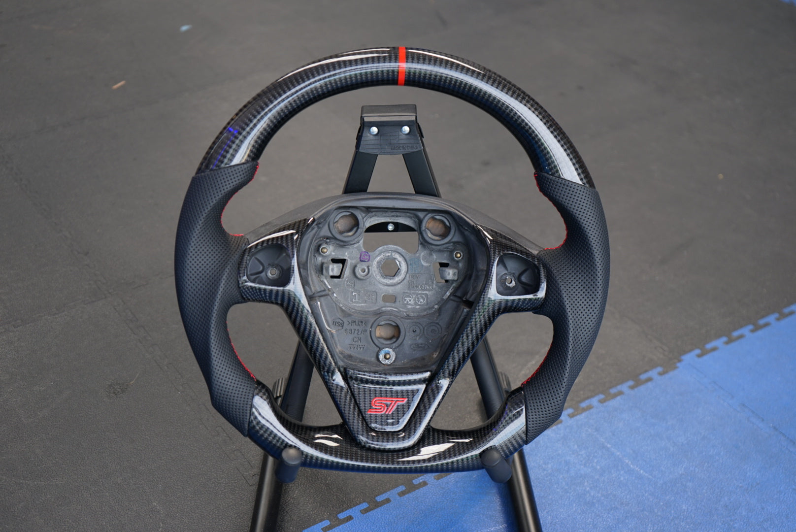 Ford Fiesta MK7 / MK7.5 Carbon Fibre Steering Wheel - SWFIESTA18