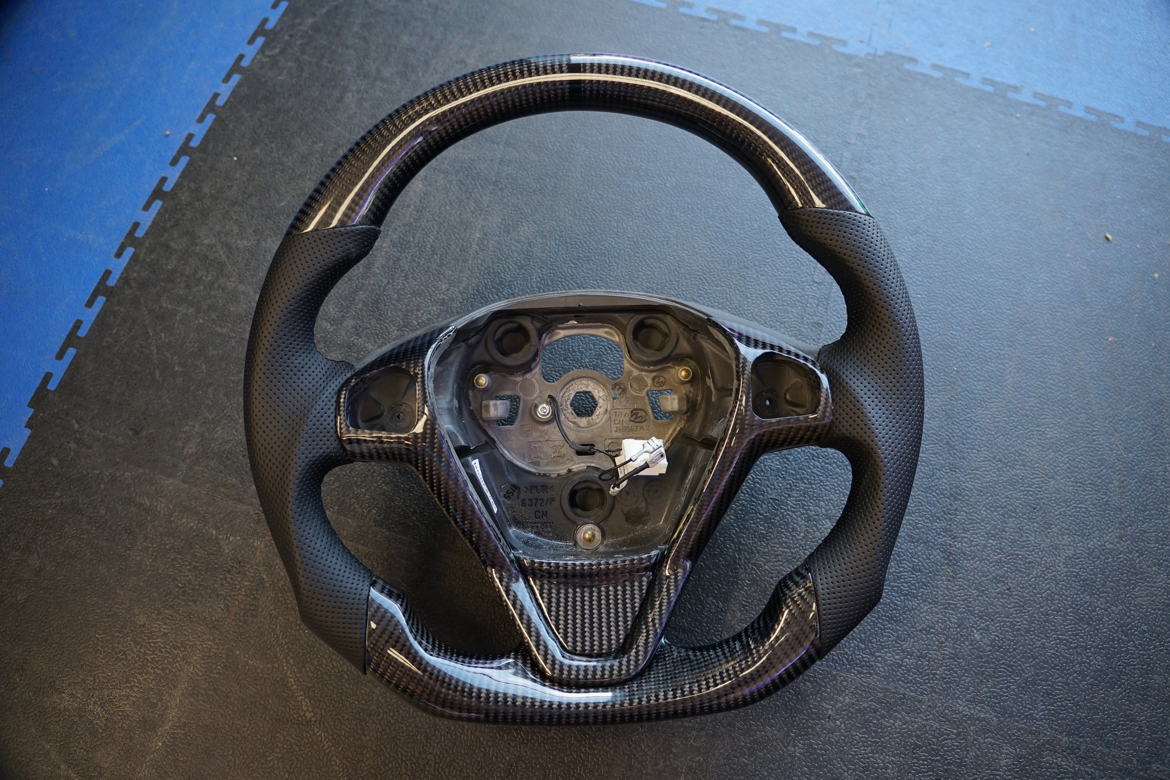 Ford Fiesta MK7 / MK7.5 Carbon Fibre Steering Wheel - SWFIESTA21